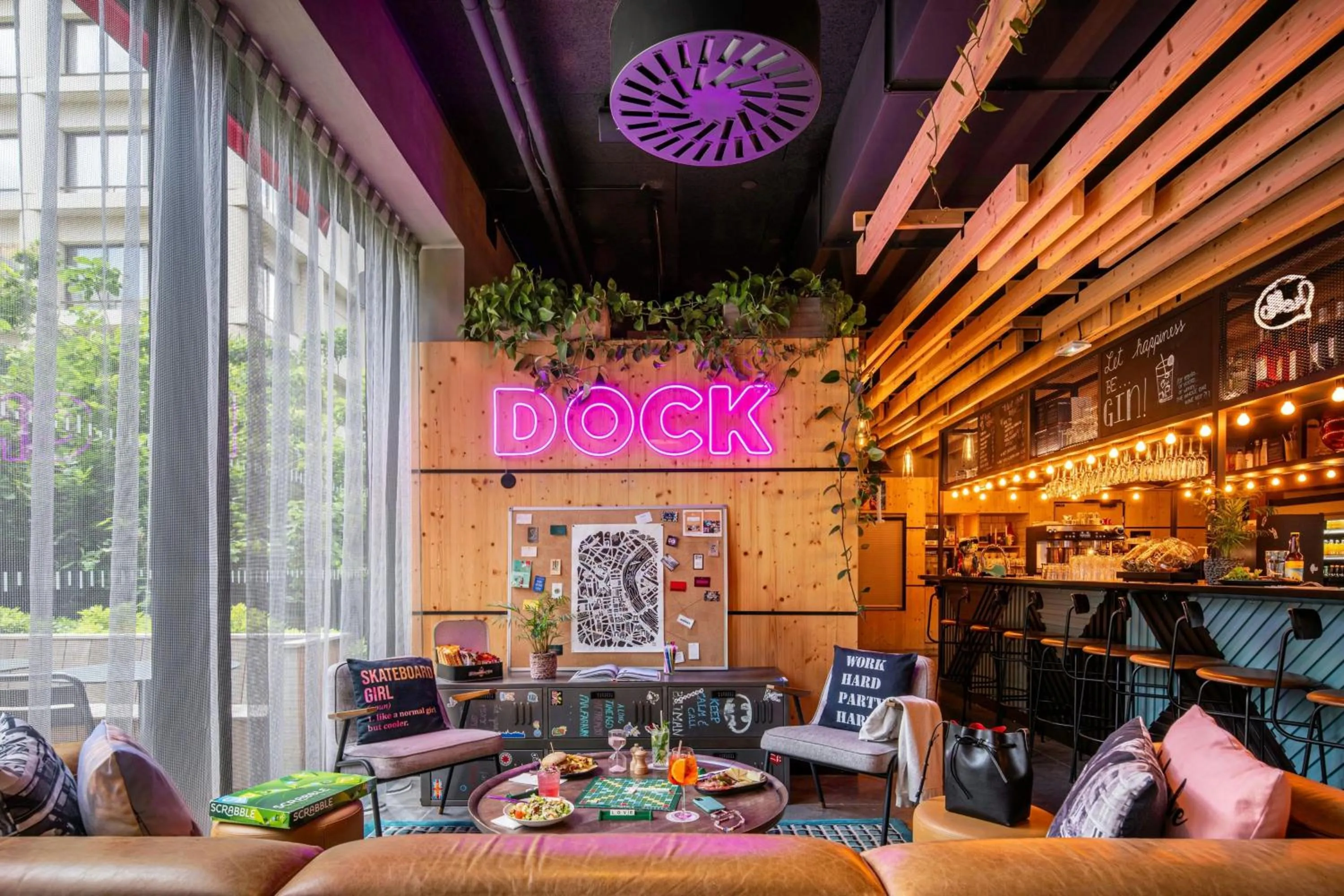 Lounge or bar in Moxy Bordeaux
