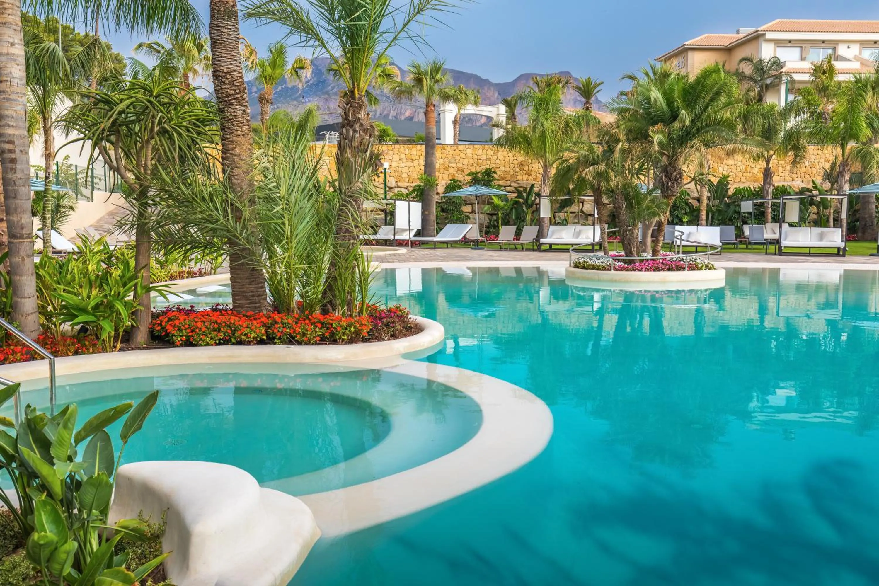 Swimming pool in Barceló La Nucía Palms