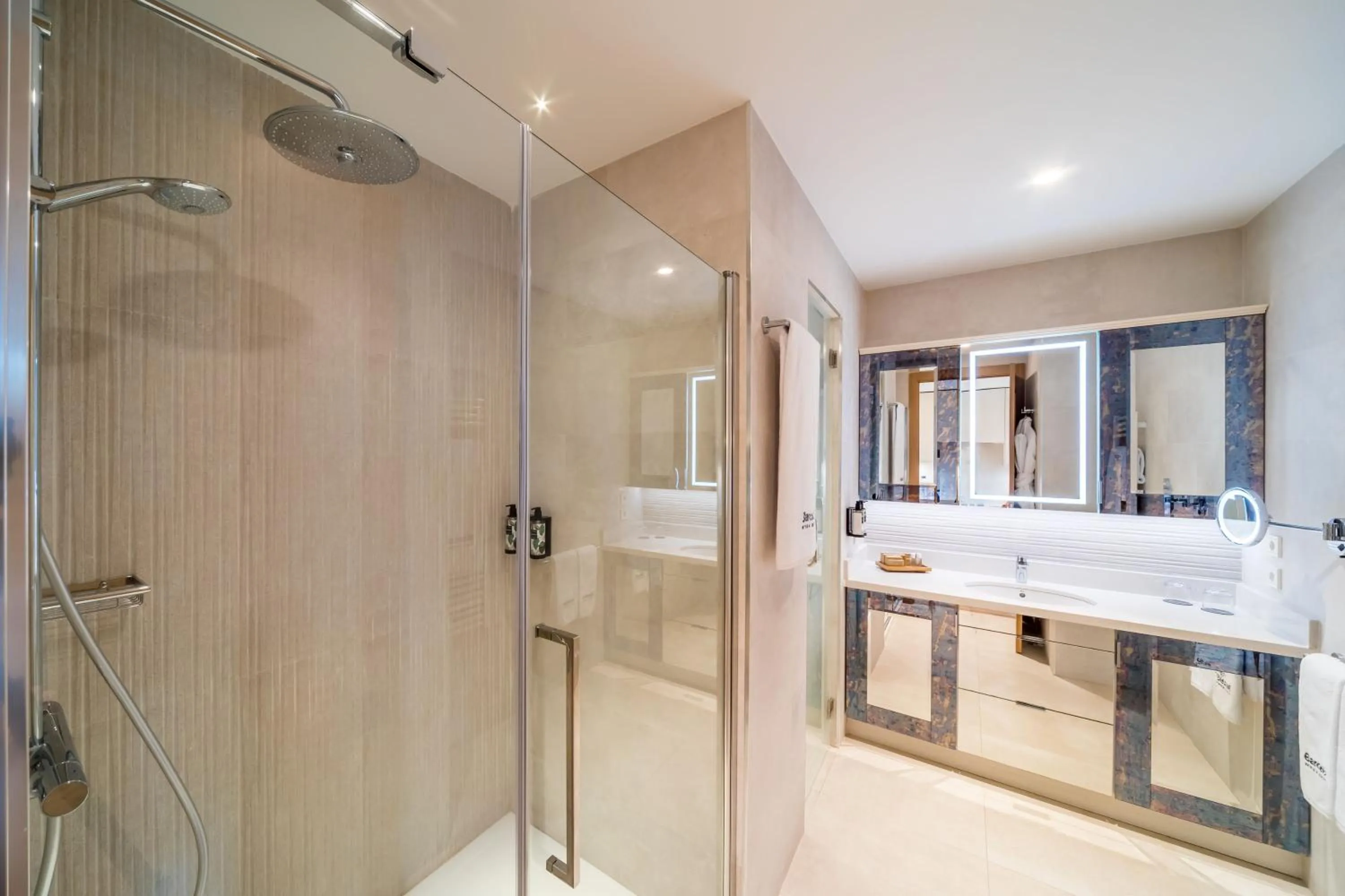 Shower in Barceló La Nucía Palms