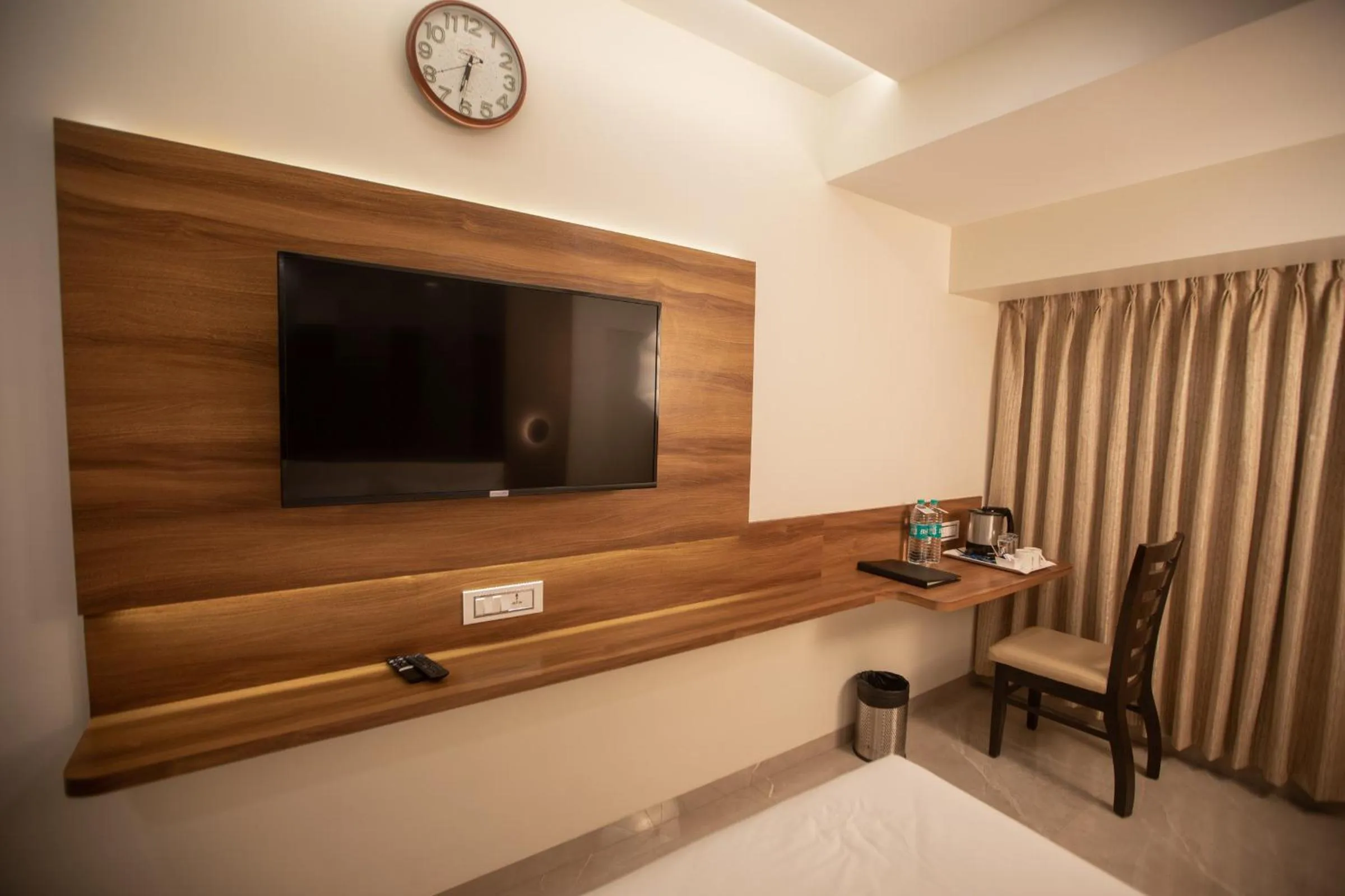 TV and multimedia, Bed in Hotel Naaz Executive