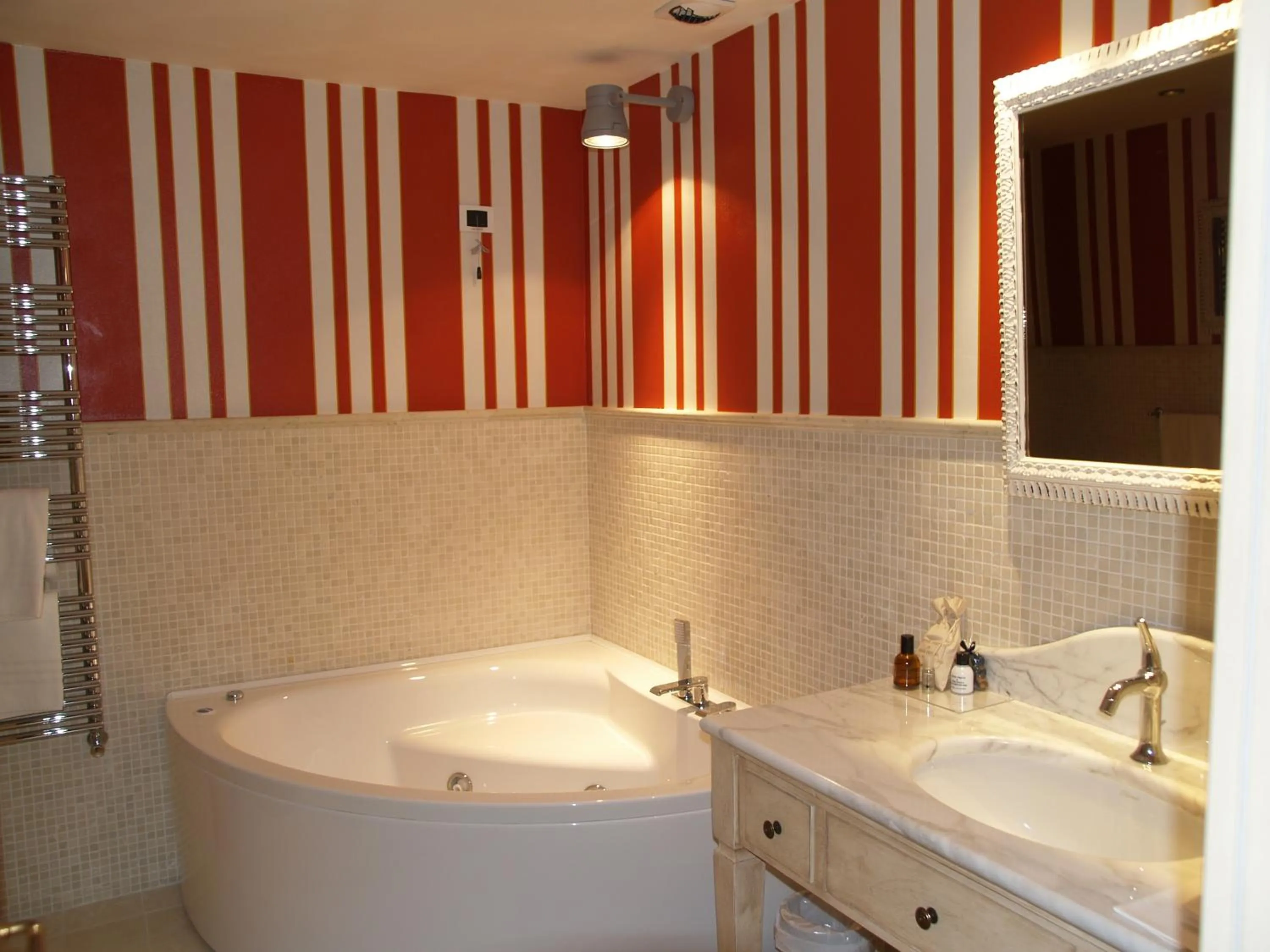 Hot Tub in Park Hotel Villa Belvedere