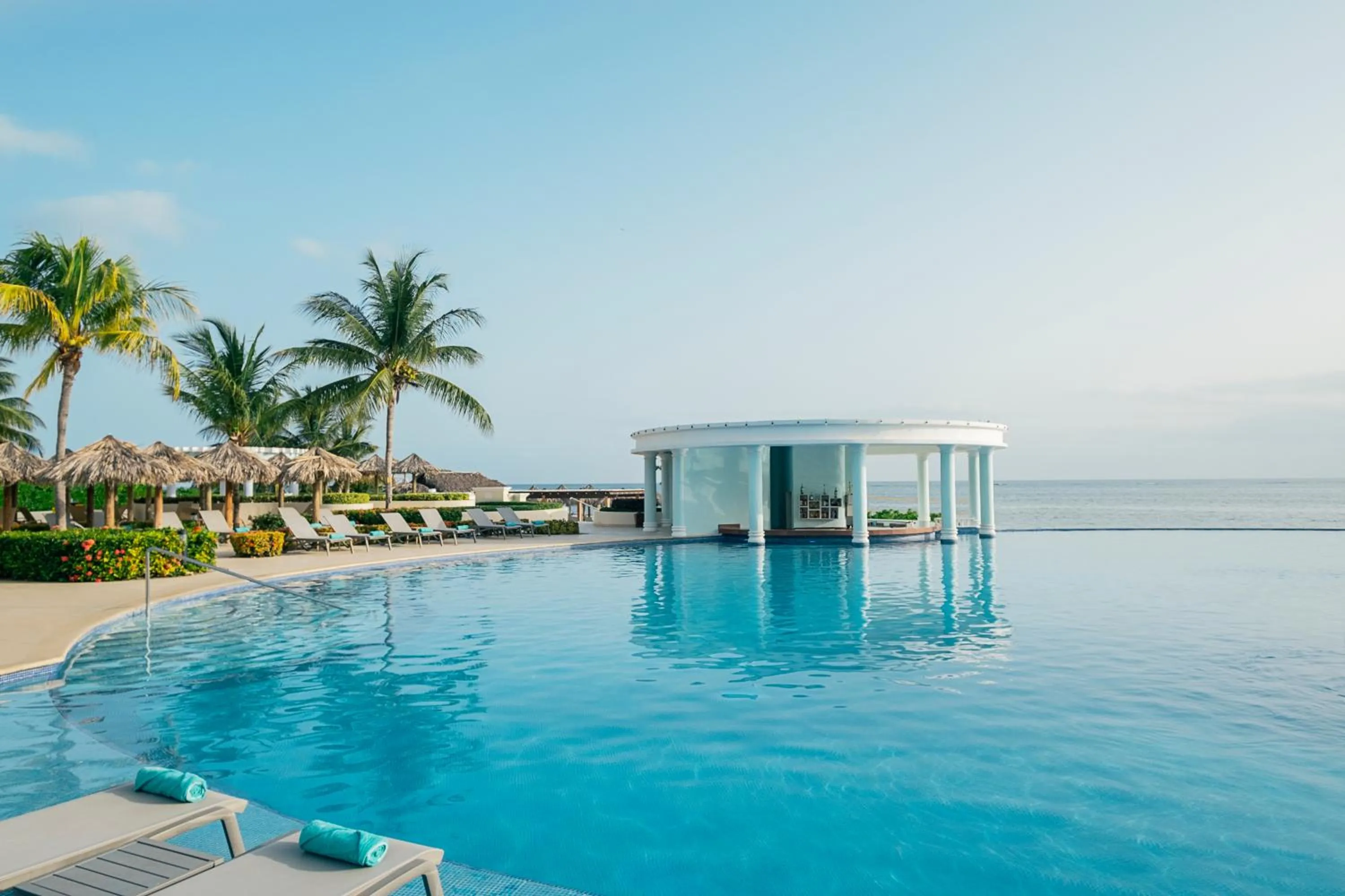 Swimming pool in Iberostar Selection Rose Hall Suites - All Inclusive