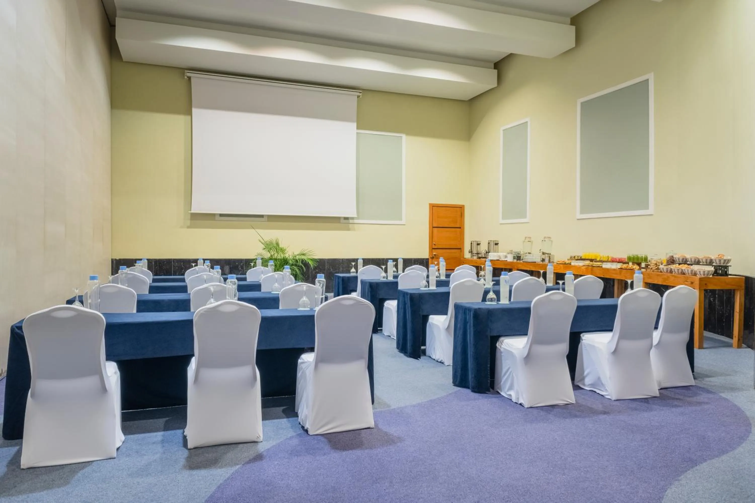 Meeting/conference room in Iberostar Selection Rose Hall Suites - All Inclusive