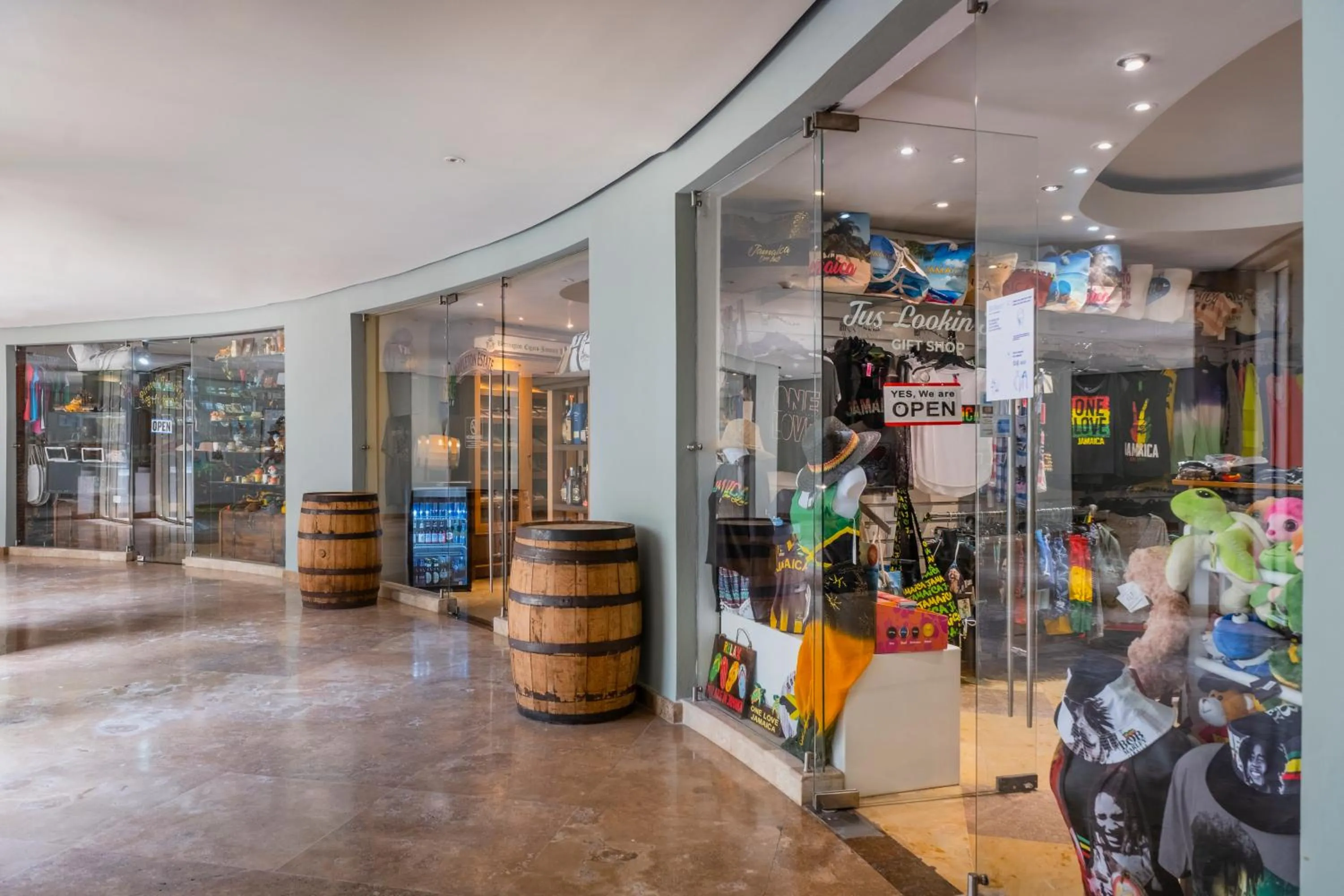 On-site shops in Iberostar Selection Rose Hall Suites - All Inclusive