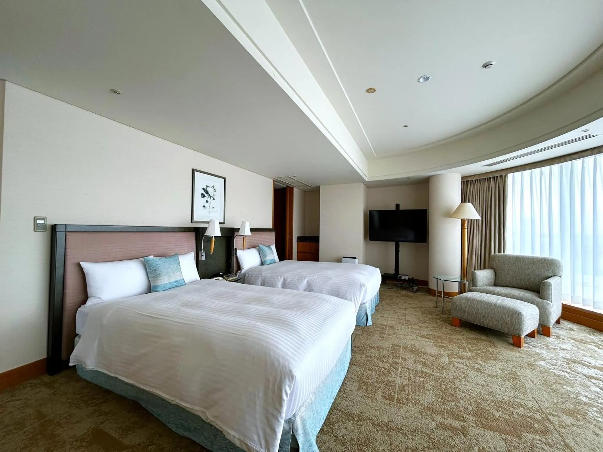 Bed in The Yokohama Bay Hotel Tokyu