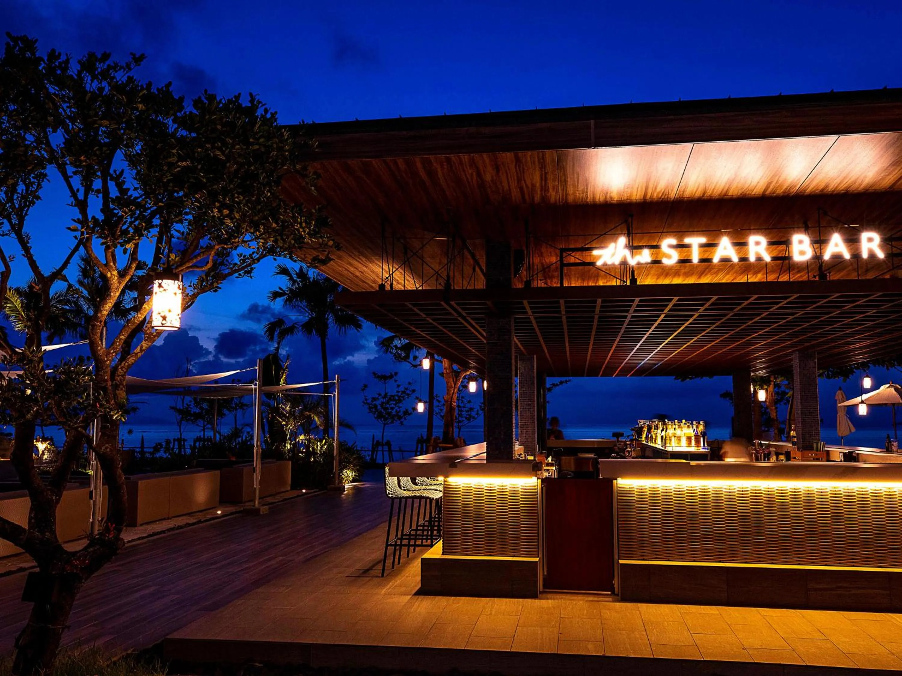 Lounge or bar in FUSAKI BEACH RESORT HOTEL & VILLAS