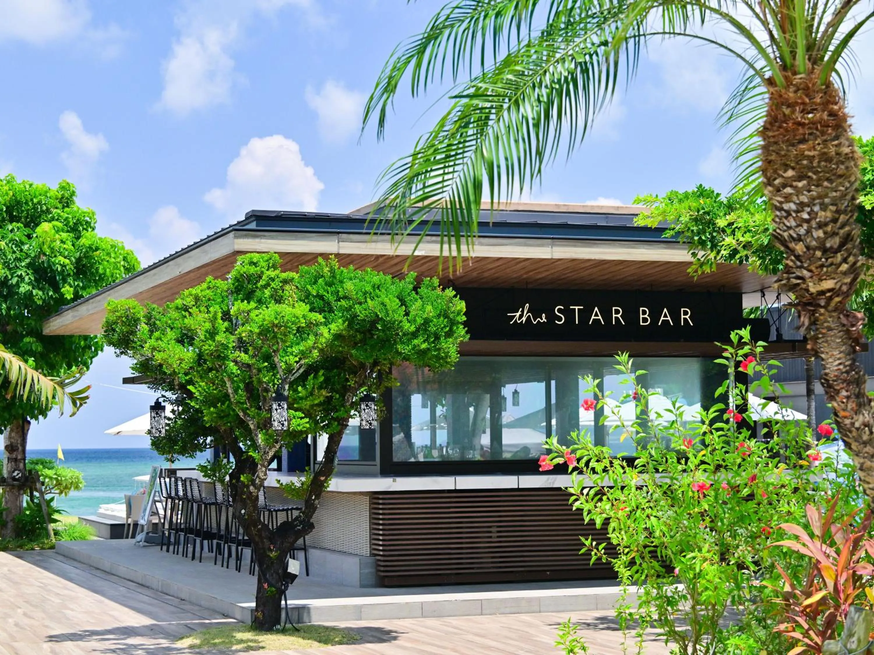 Lounge or bar in FUSAKI BEACH RESORT HOTEL & VILLAS