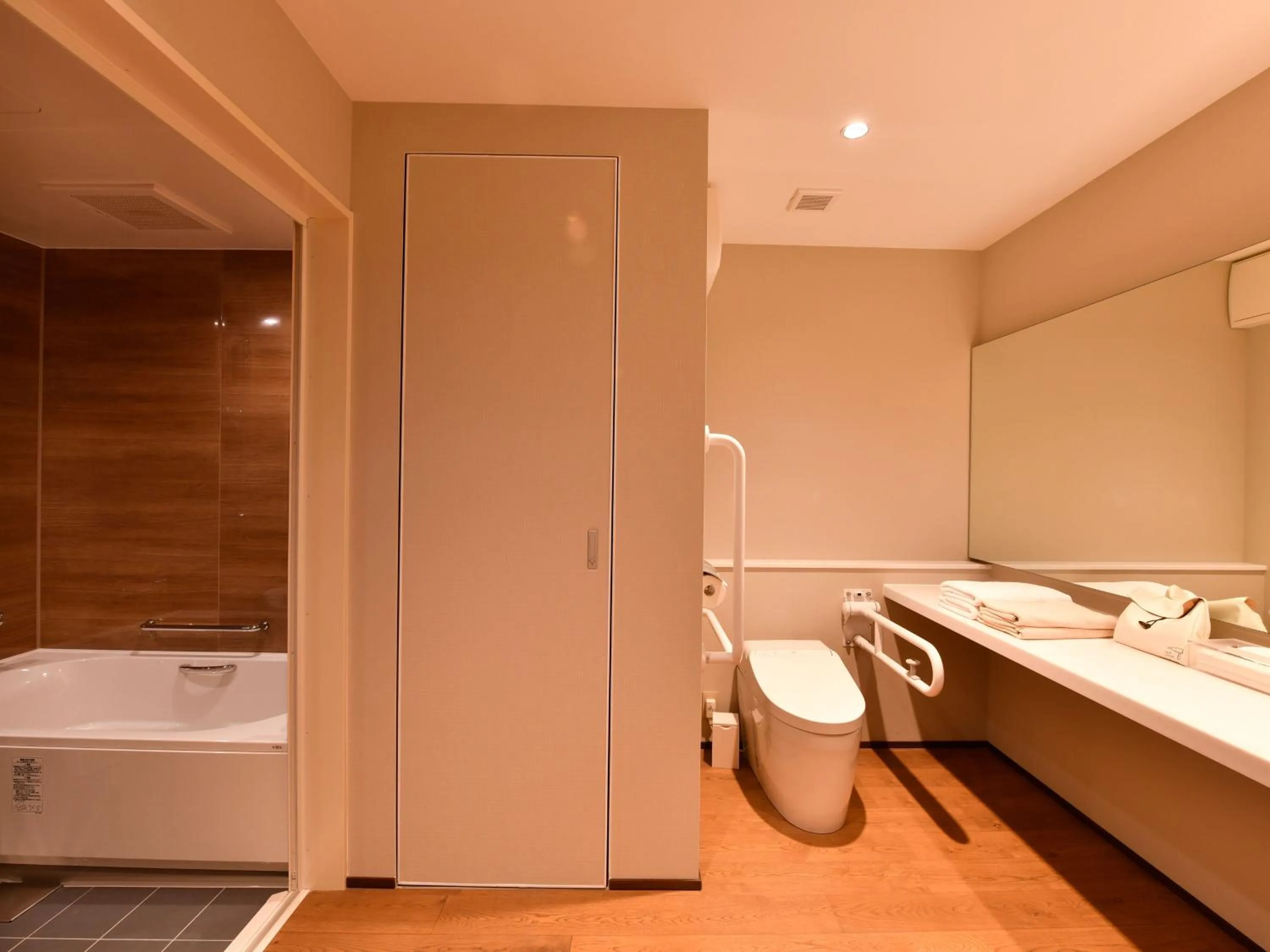 Bathroom, Bed in FUSAKI BEACH RESORT HOTEL & VILLAS