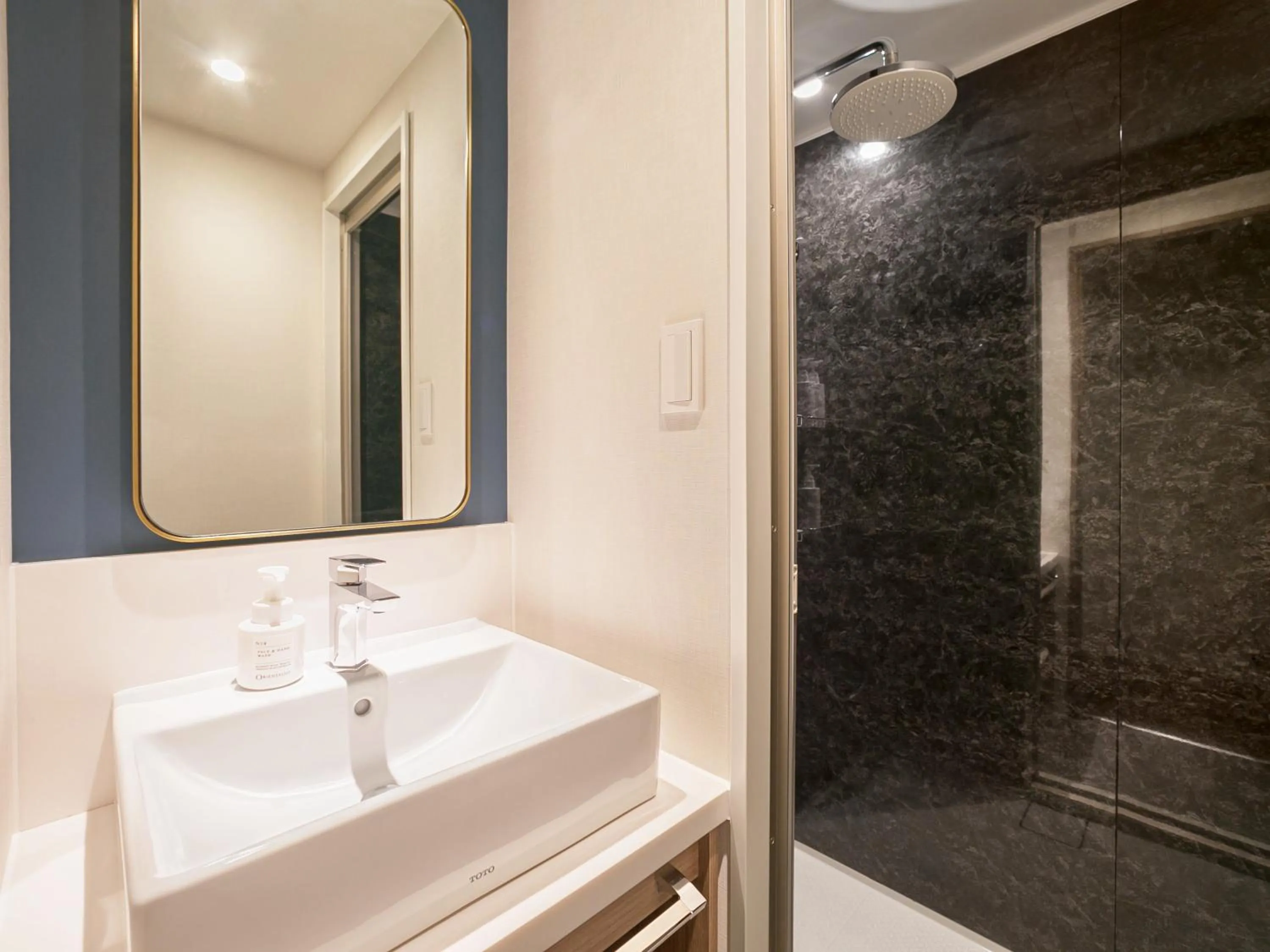 Shower in Oriental Hotel Tokyo Bay