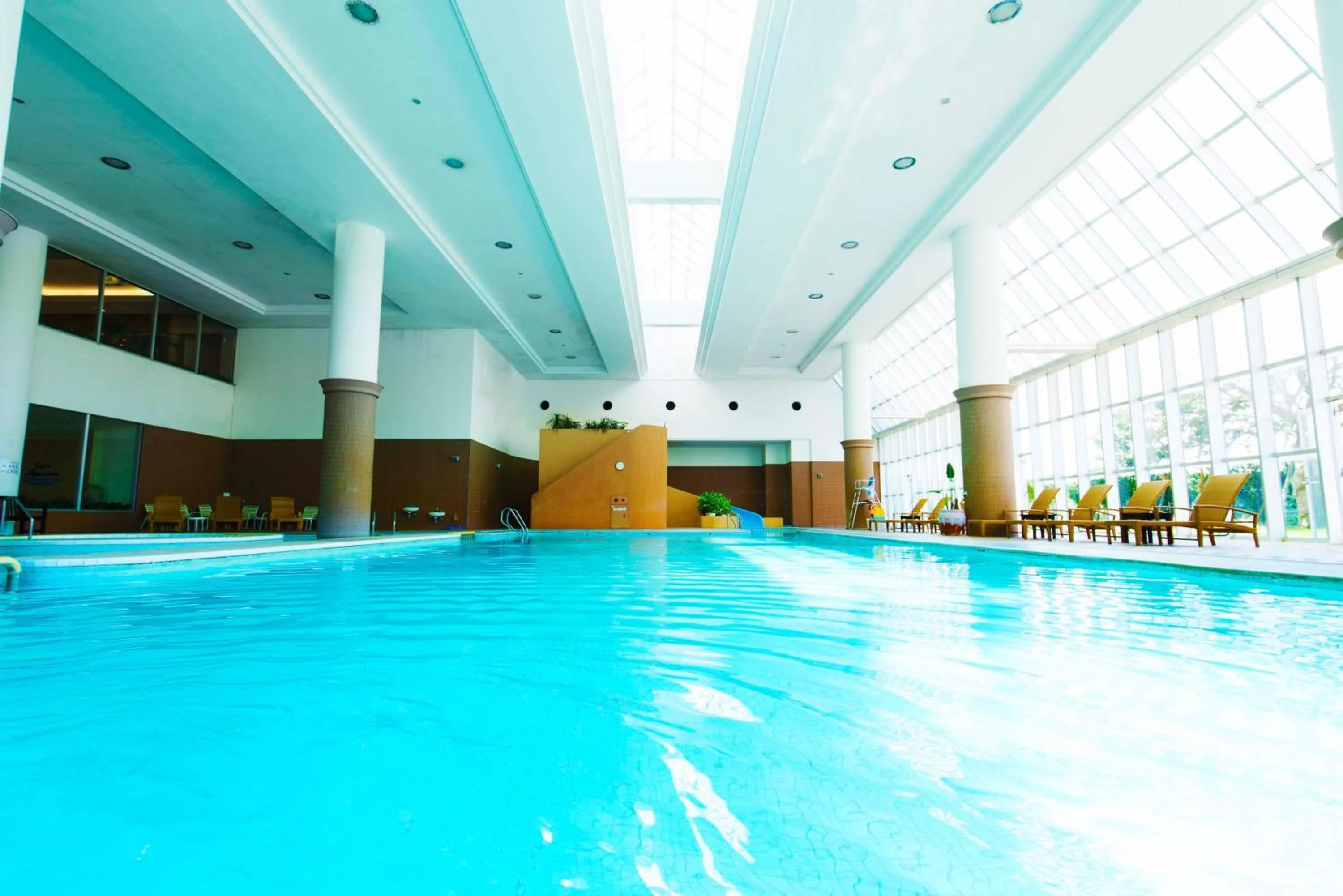 Swimming pool in Laguna Garden Hotel