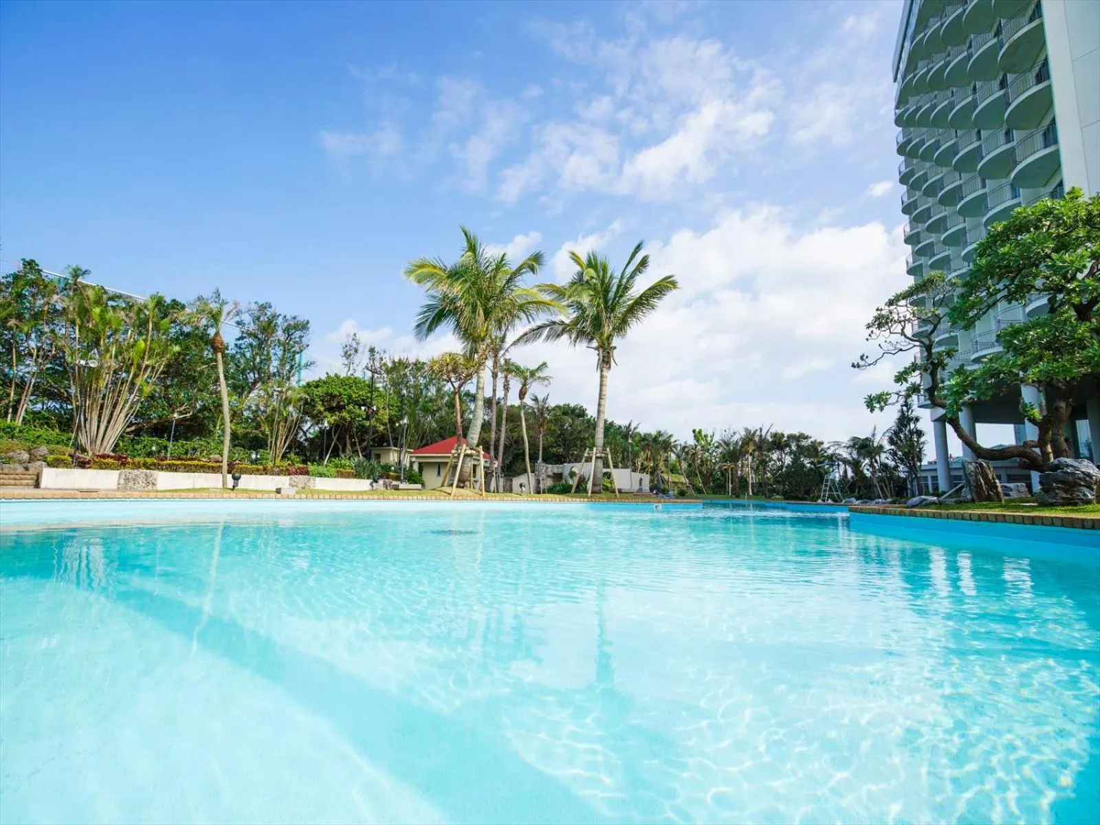 Swimming pool in Laguna Garden Hotel