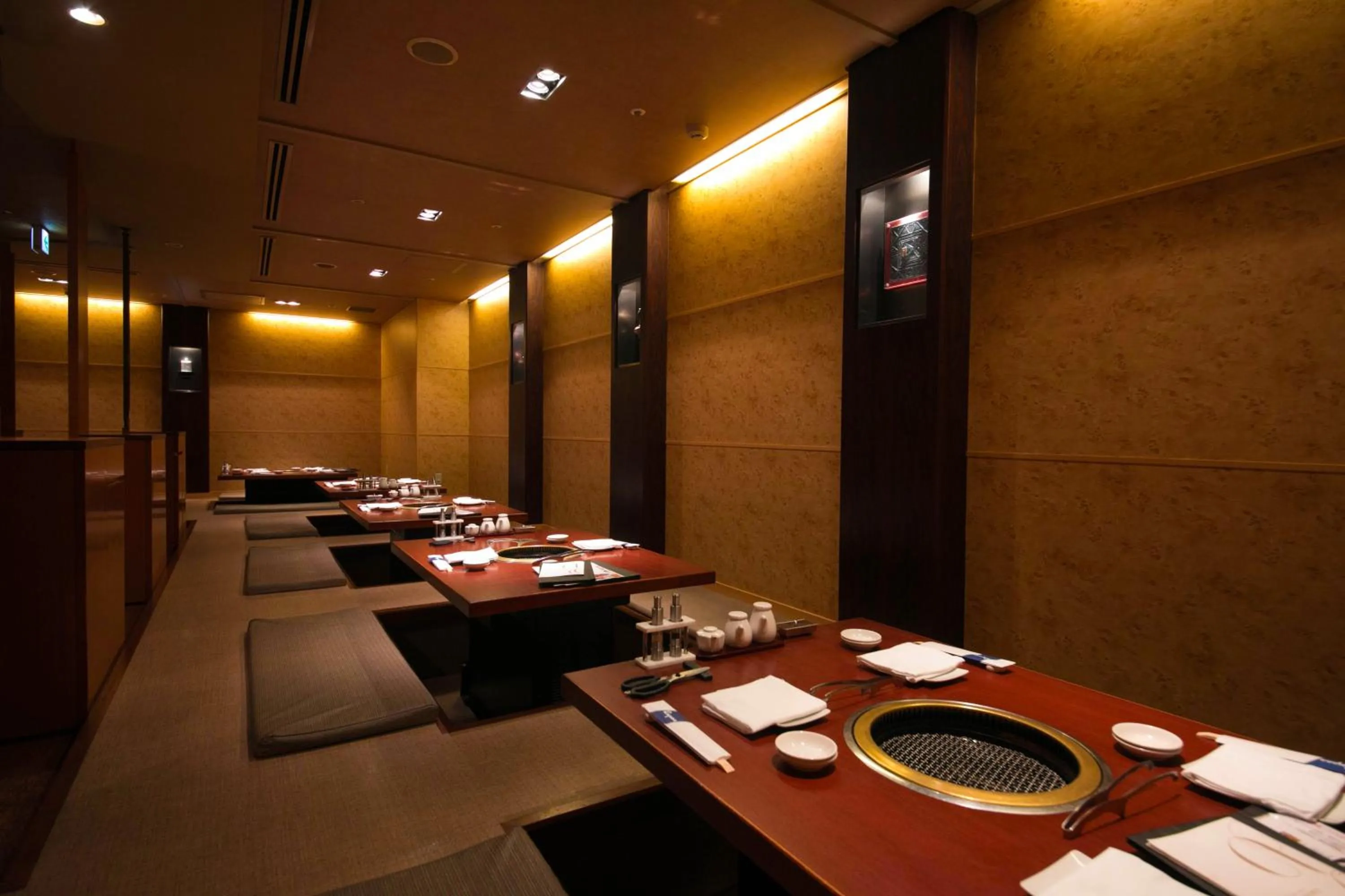 Restaurant/places to eat in Laguna Garden Hotel