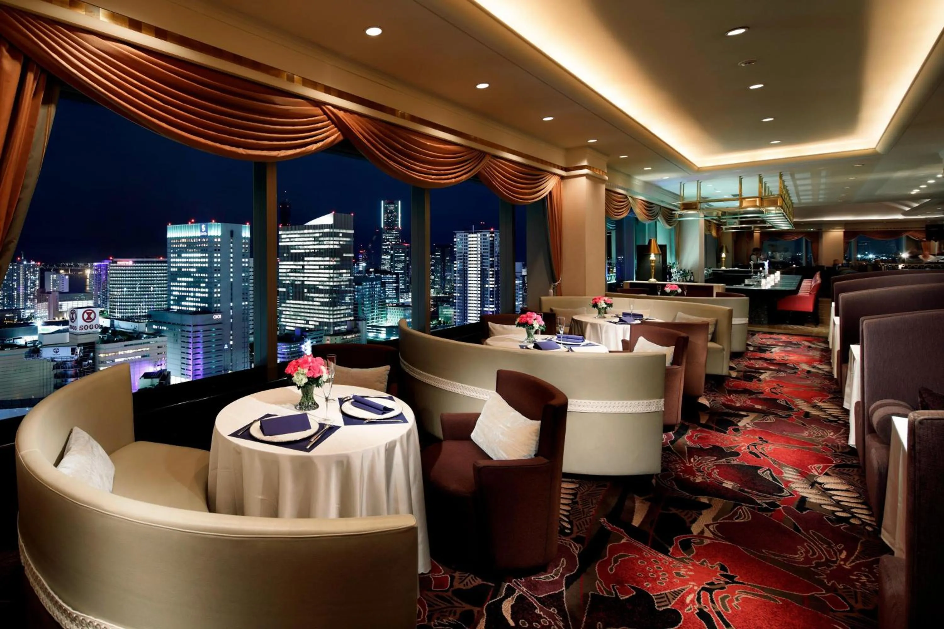 Lounge or bar in Yokohama Bay Sheraton Hotel and Towers