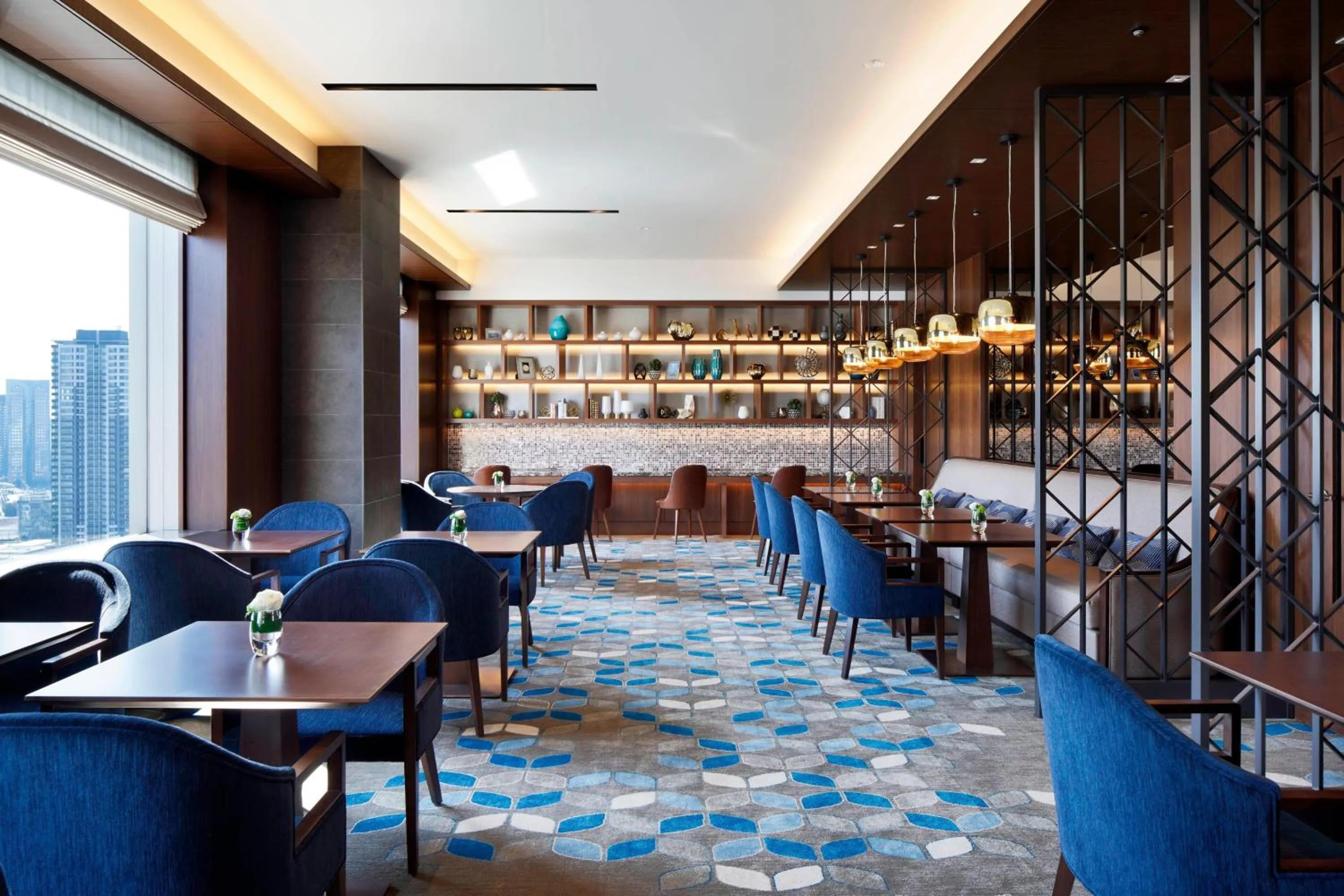 Lounge or bar in Yokohama Bay Sheraton Hotel and Towers