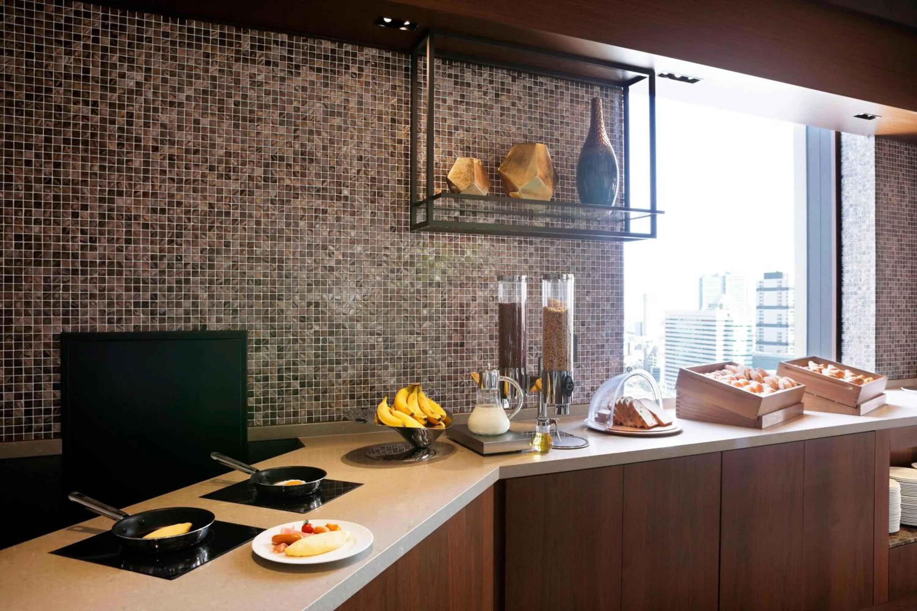 Lounge or bar in Yokohama Bay Sheraton Hotel and Towers