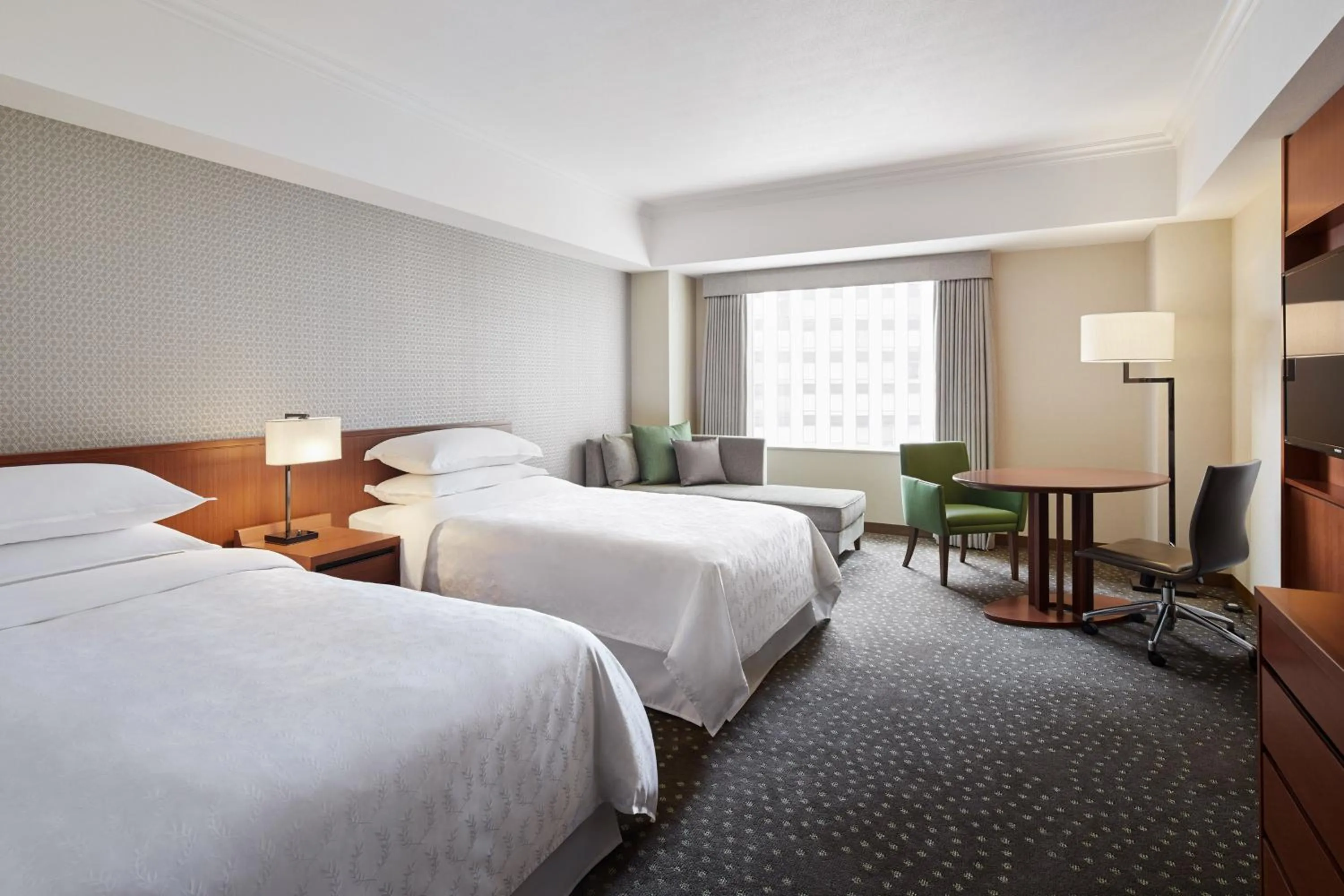 Photo of the whole room, Bed in Yokohama Bay Sheraton Hotel and Towers