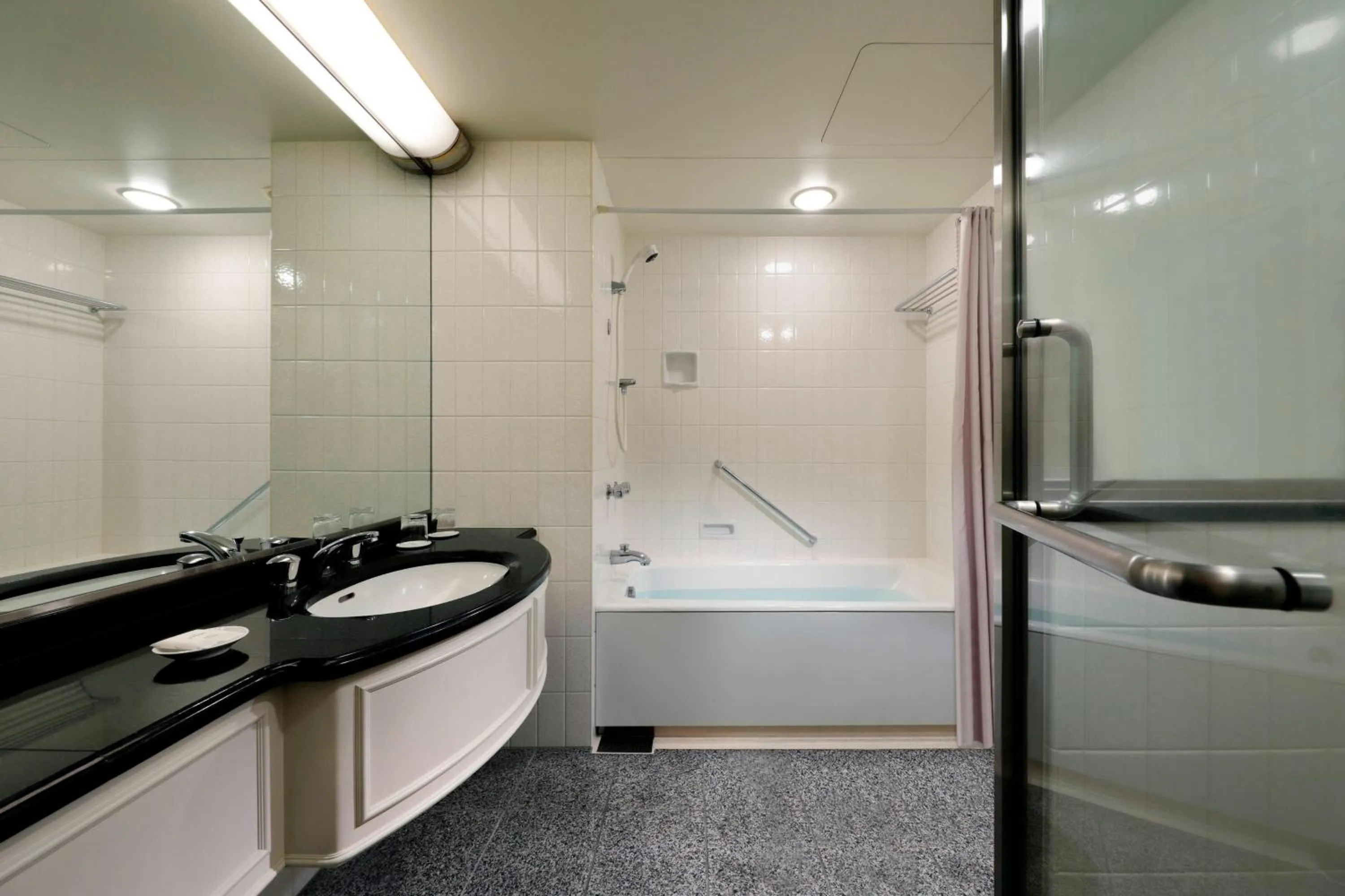 Bathroom in Yokohama Bay Sheraton Hotel and Towers
