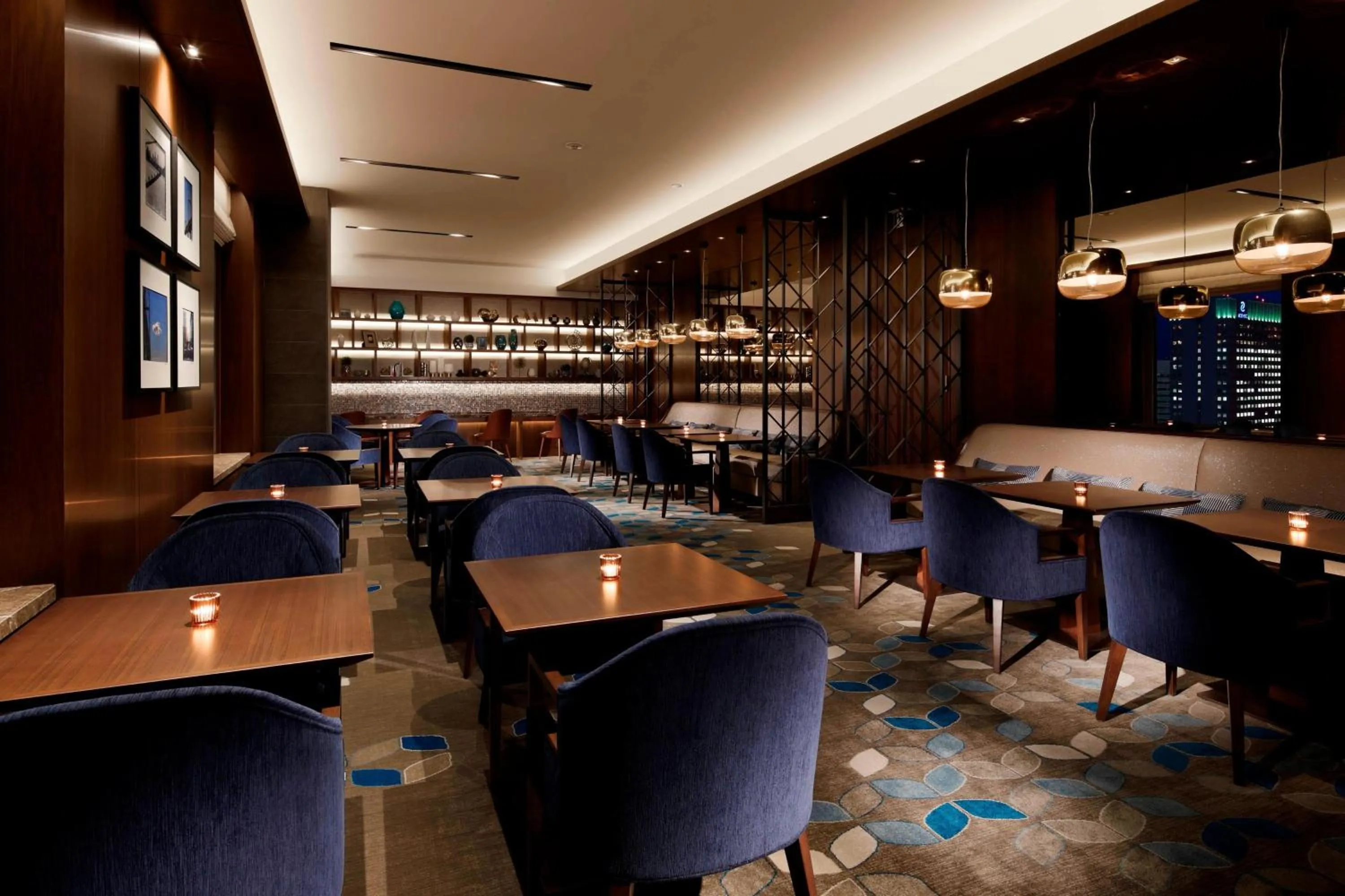 Lounge or bar in Yokohama Bay Sheraton Hotel and Towers