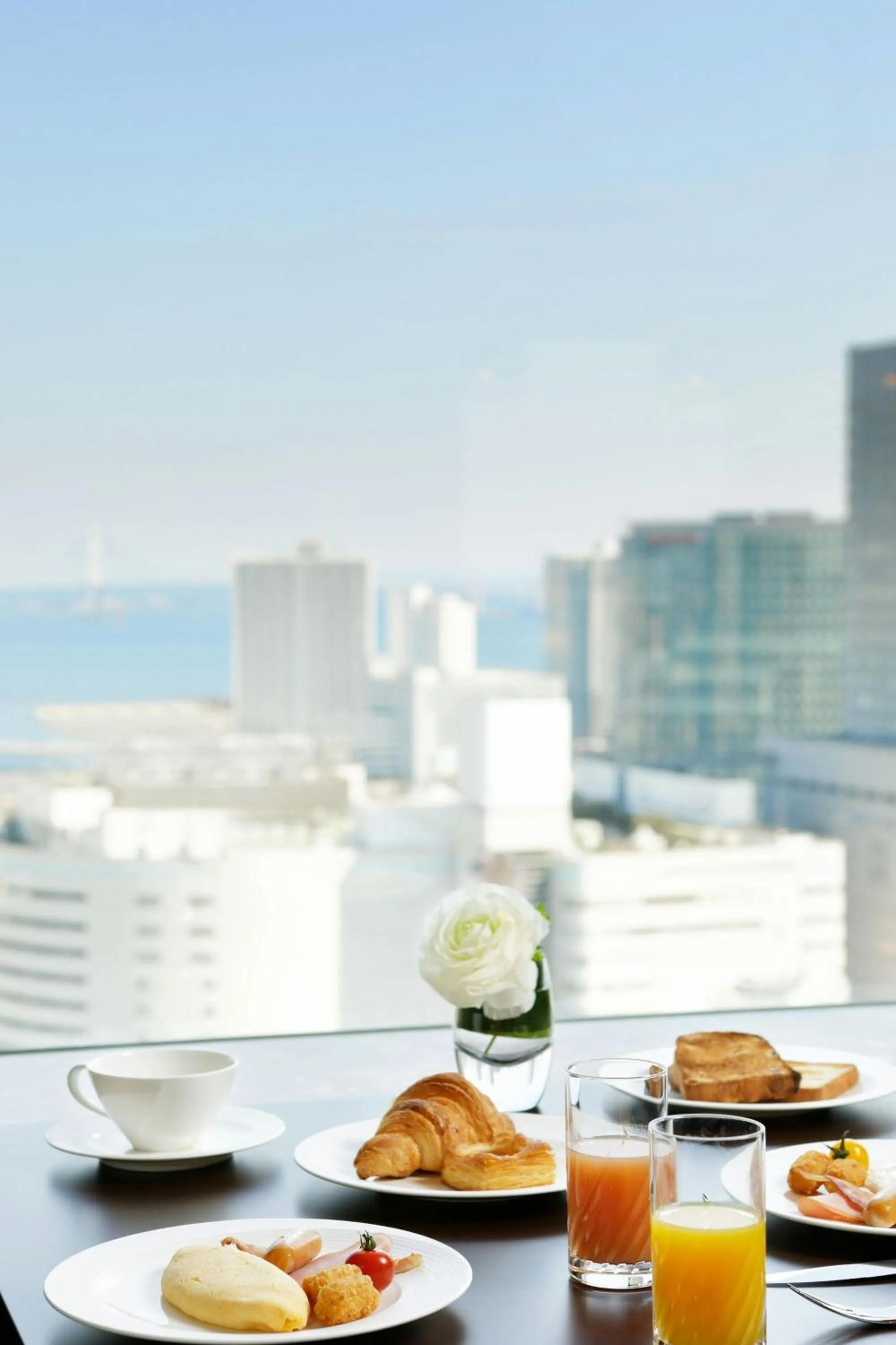 Lounge or bar in Yokohama Bay Sheraton Hotel and Towers