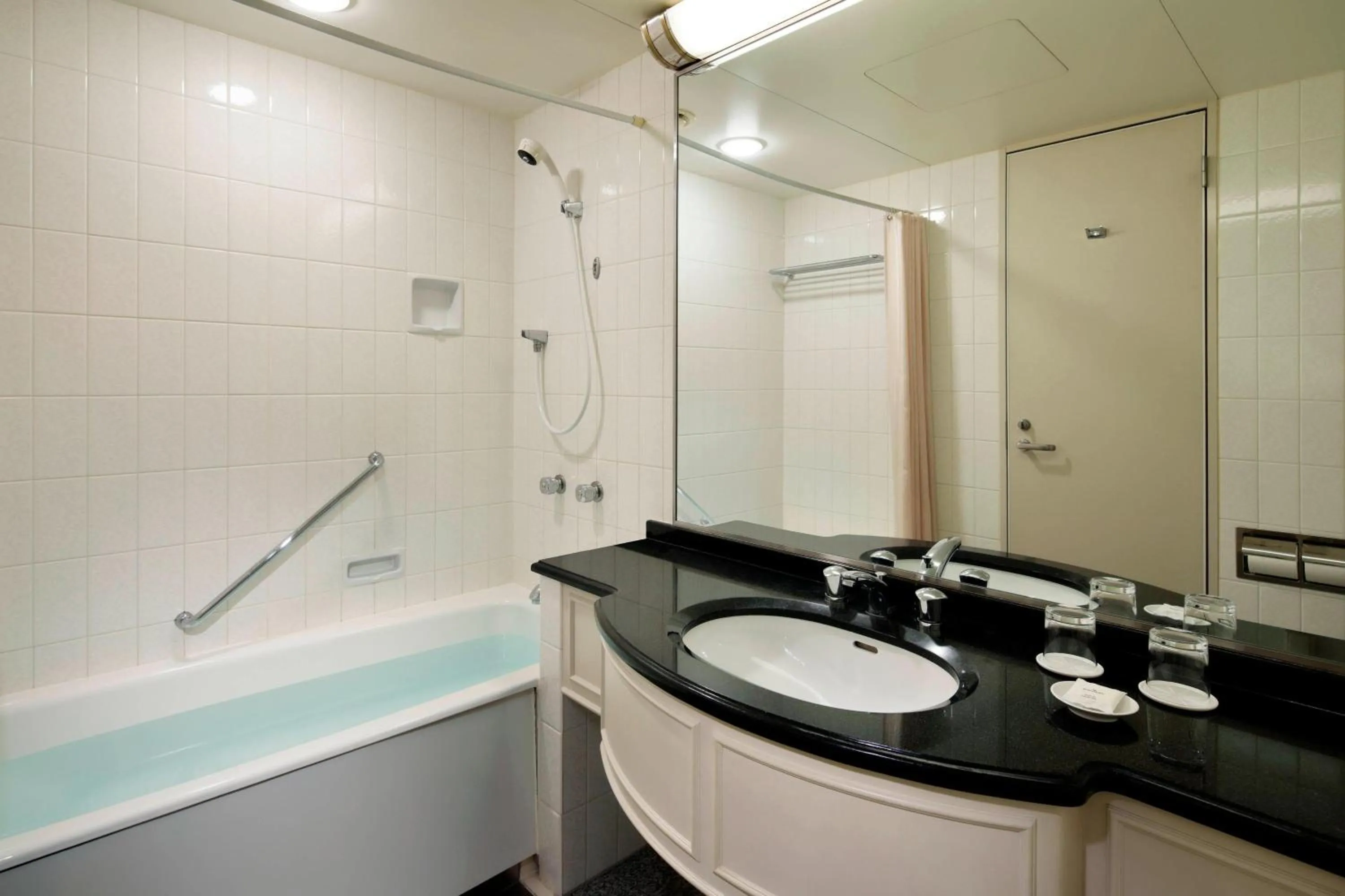 Bathroom in Yokohama Bay Sheraton Hotel and Towers