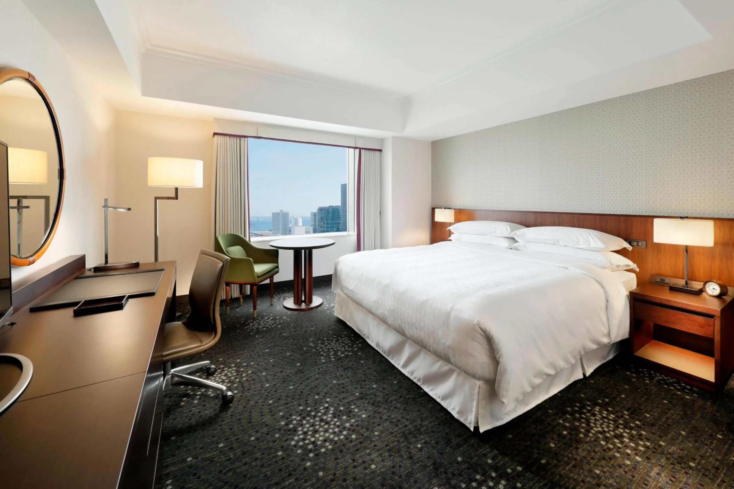 Photo of the whole room, Bed in Yokohama Bay Sheraton Hotel and Towers
