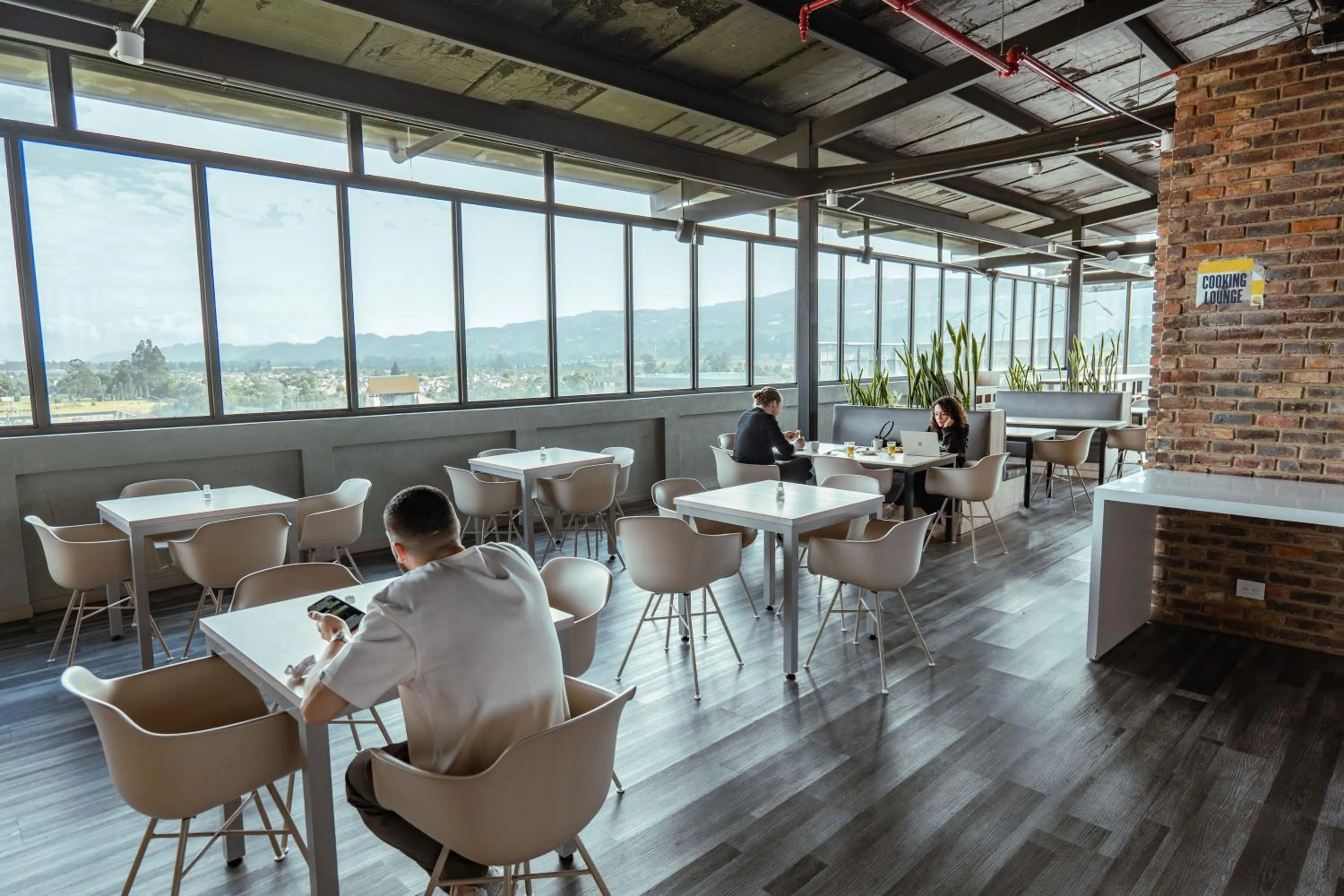 Restaurant/places to eat in UMA Suites Chia