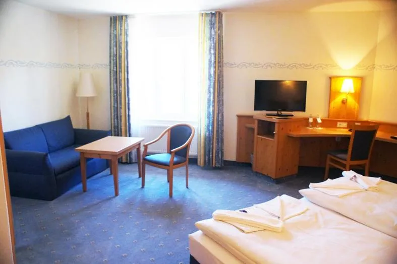 Bedroom, Bed in Hotel Landgasthof Hofmeier