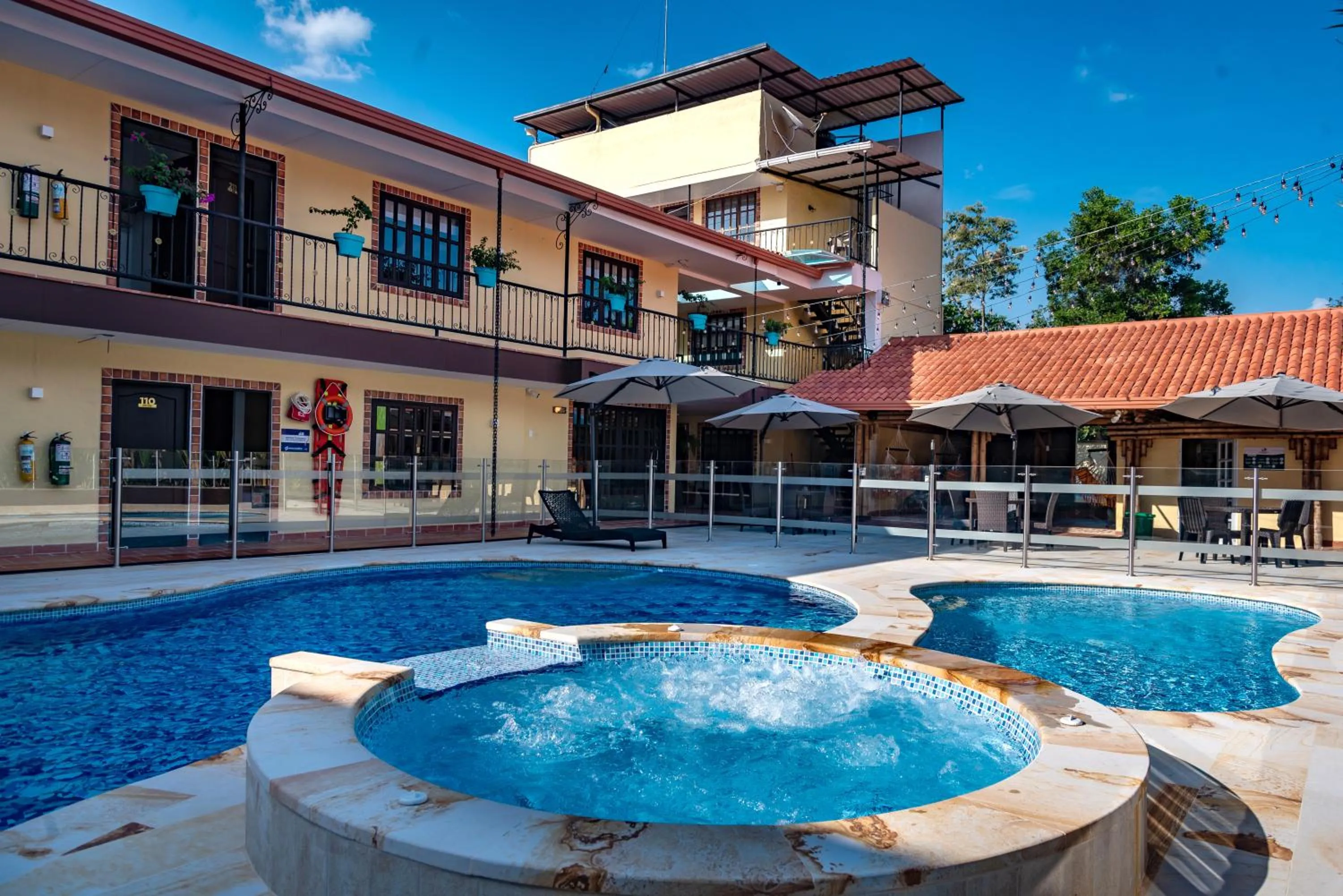 Property building in Hotel Vanguardia Natural