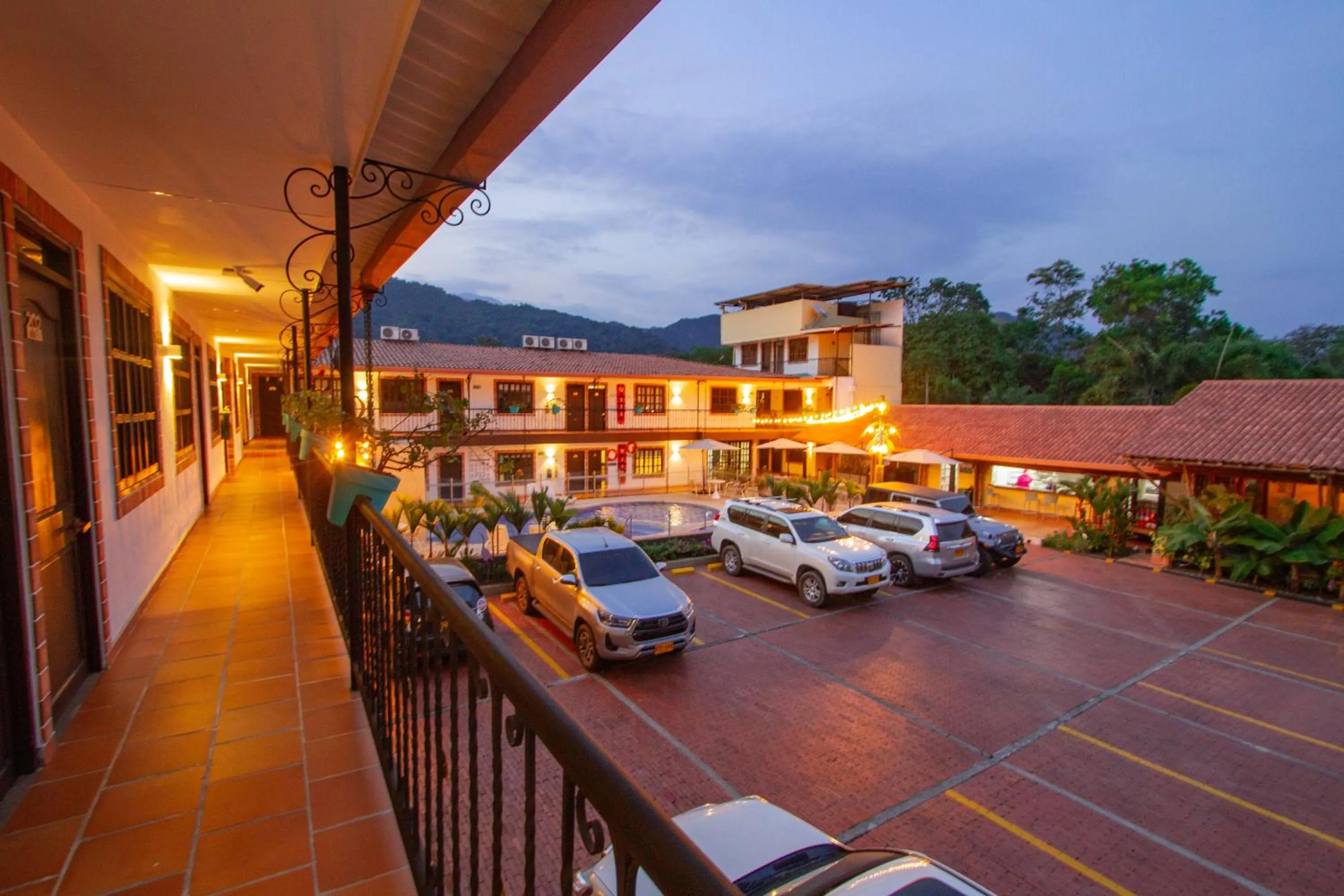 Parking in Hotel Vanguardia Natural