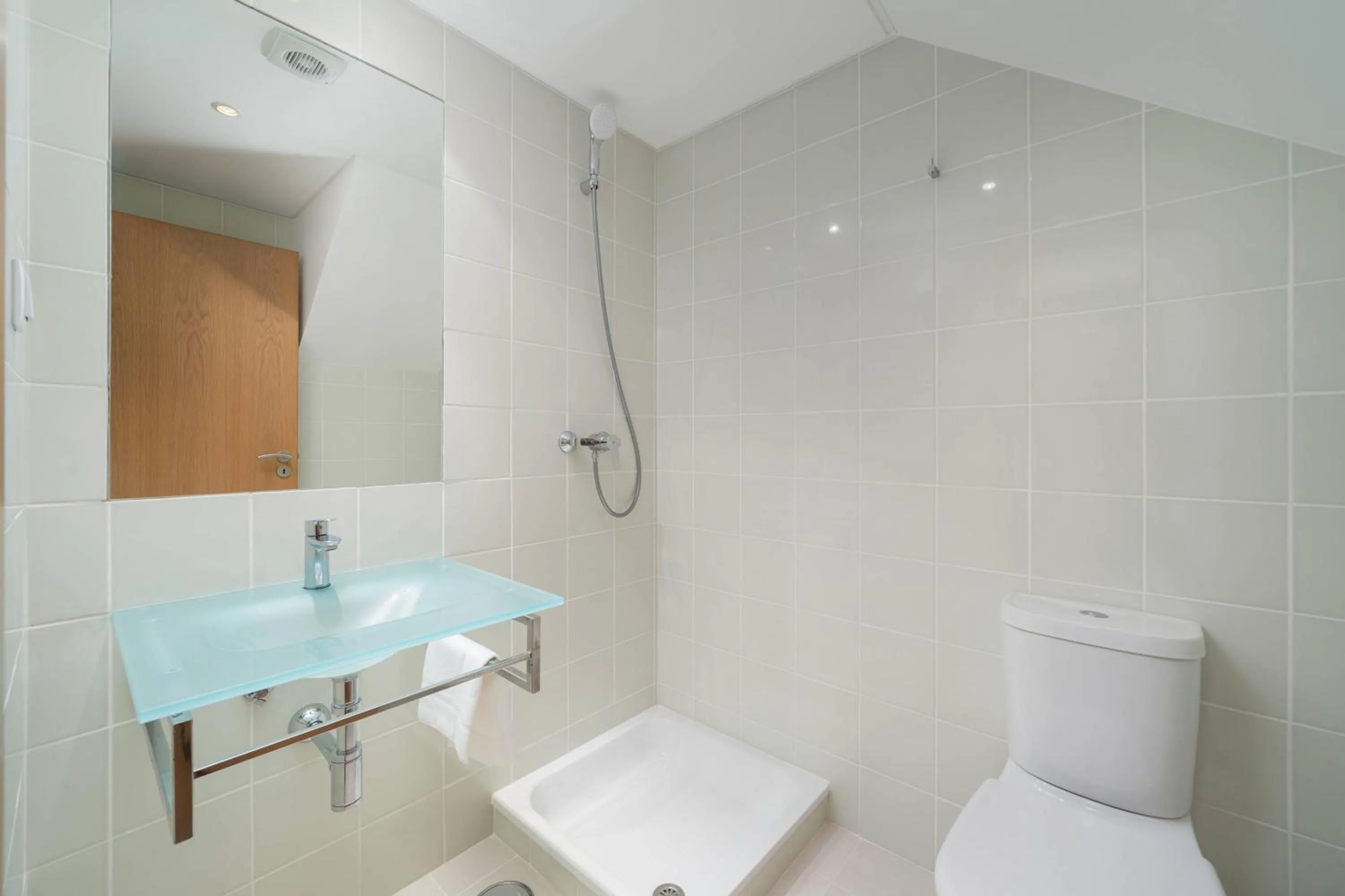 Shower in Fresh & Breezy Tavira Apartment