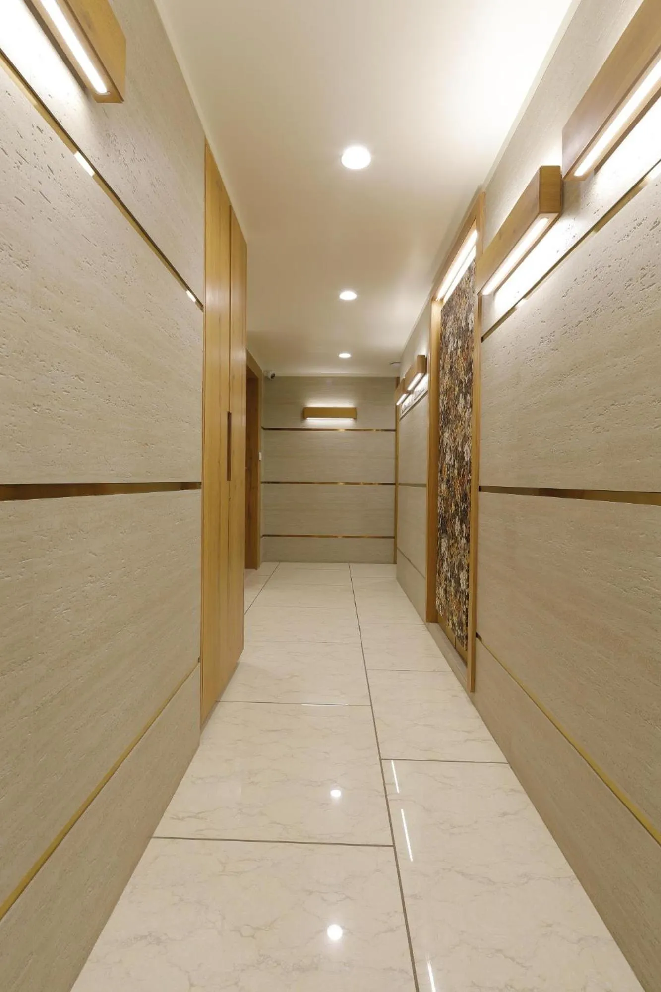 Property building in Hotel Elysian Residency