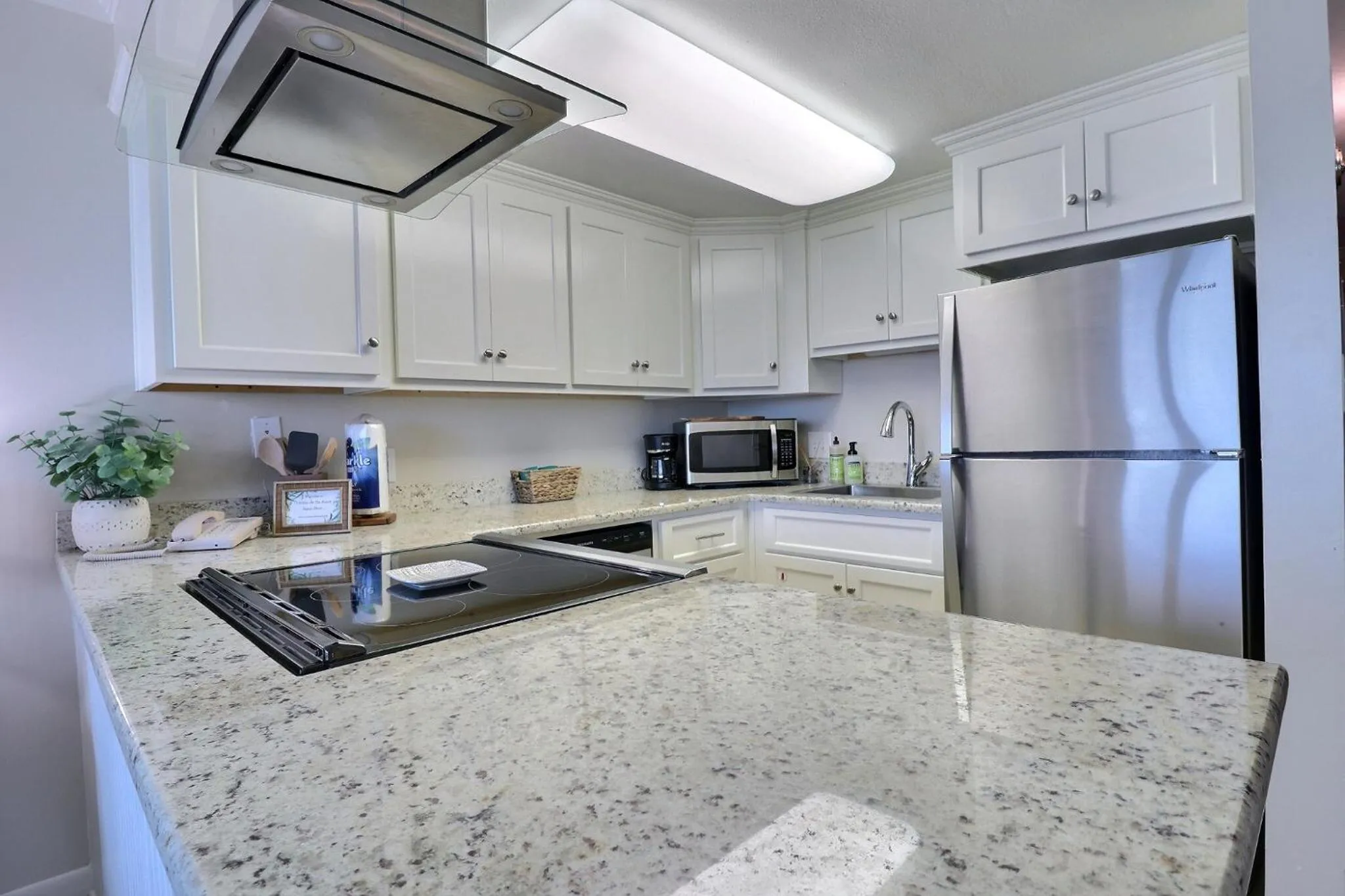 Kitchen or kitchenette in Island Winds East