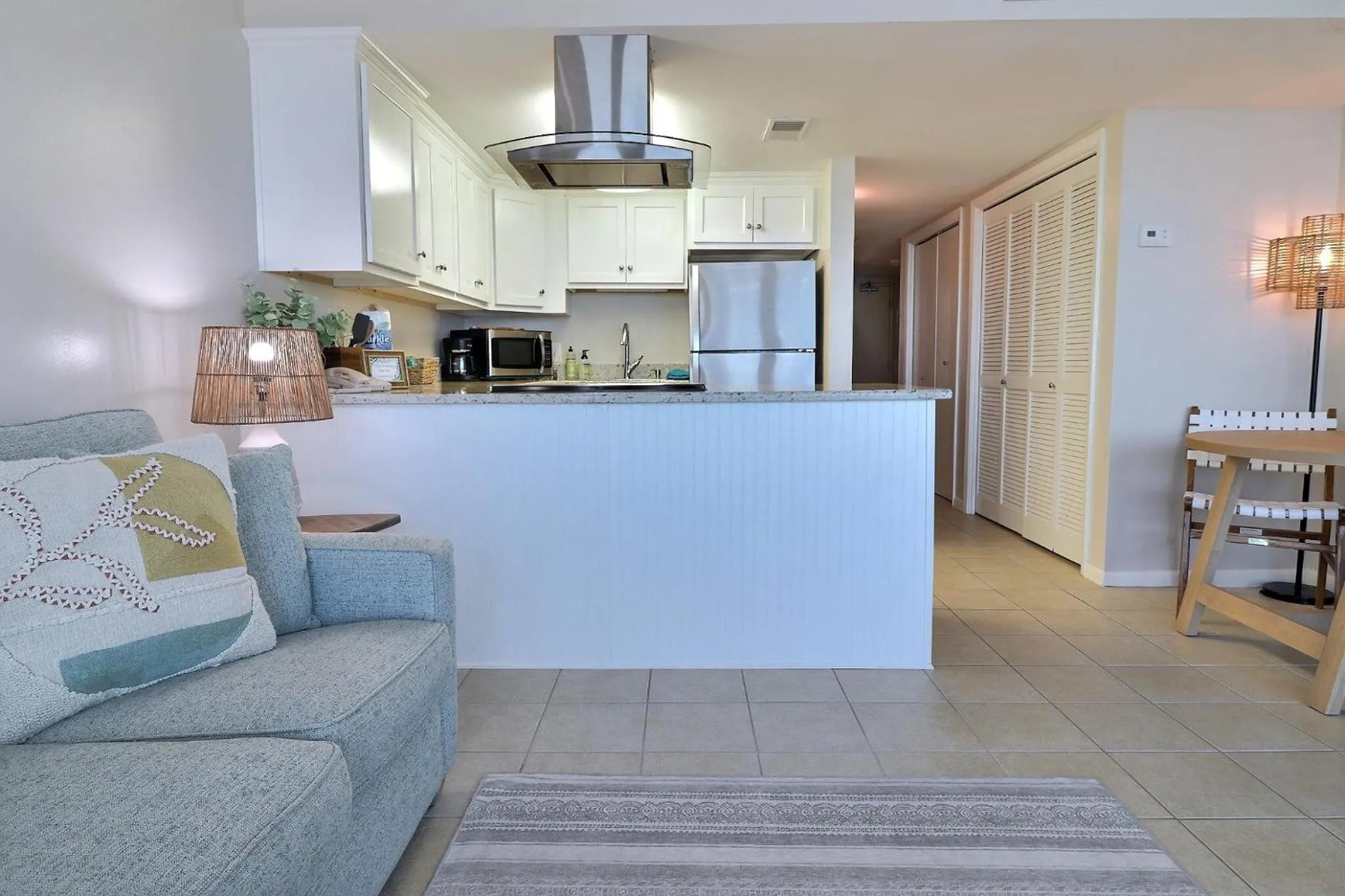 Kitchen or kitchenette in Island Winds East