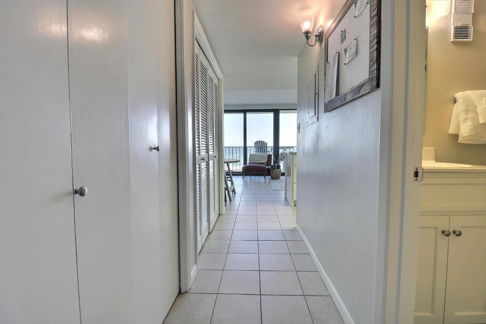 Facade/entrance in Island Winds East