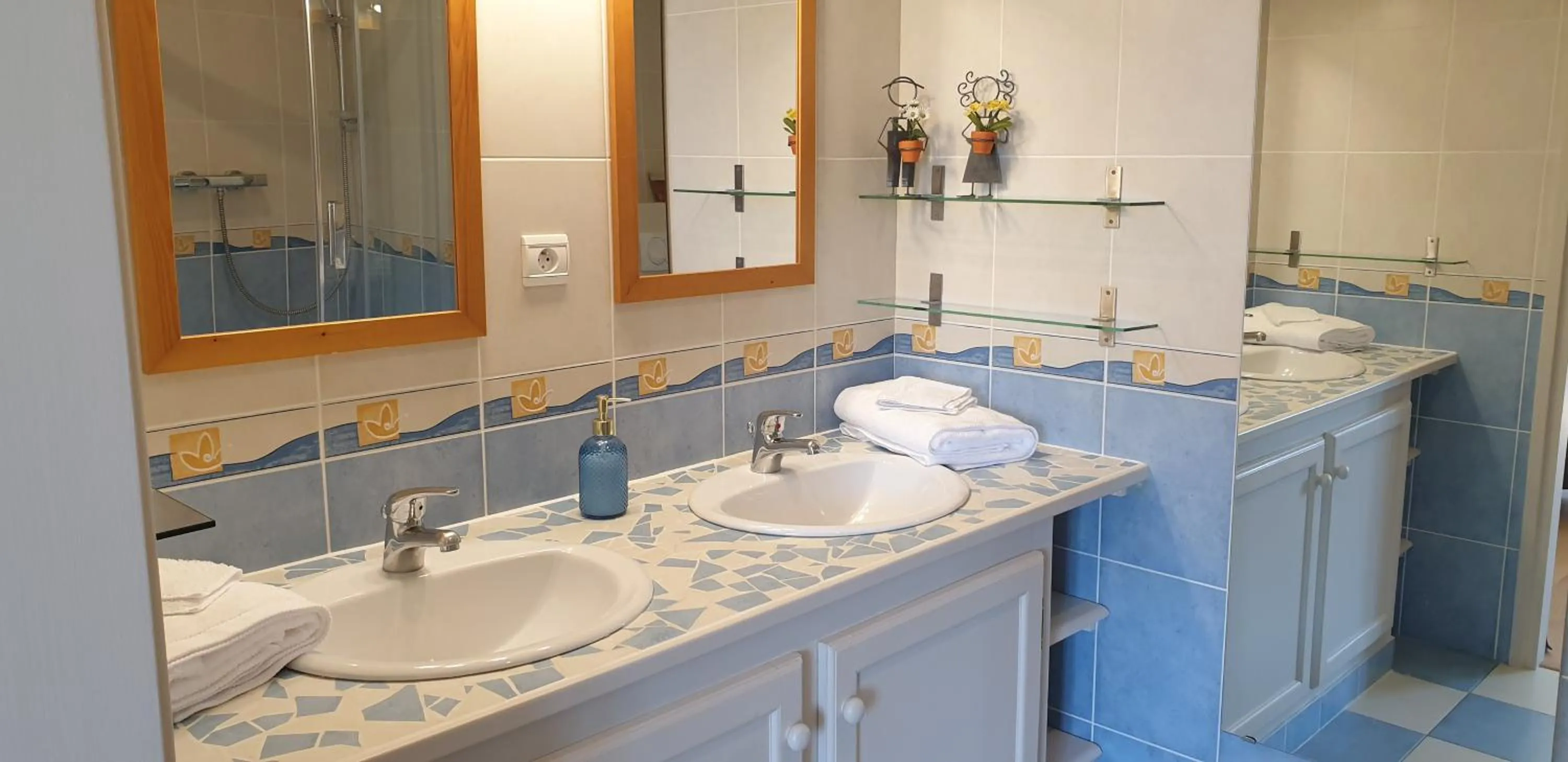 Bathroom in Château de Grandmont - Escale authentique au coeur des vignes