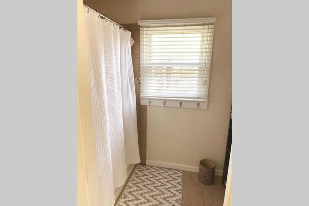 Shower in The Crimson - Game Day Rental