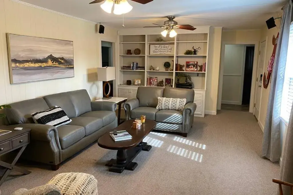 The Crimson - Game Day Rental The Crimson - Game Day Rental