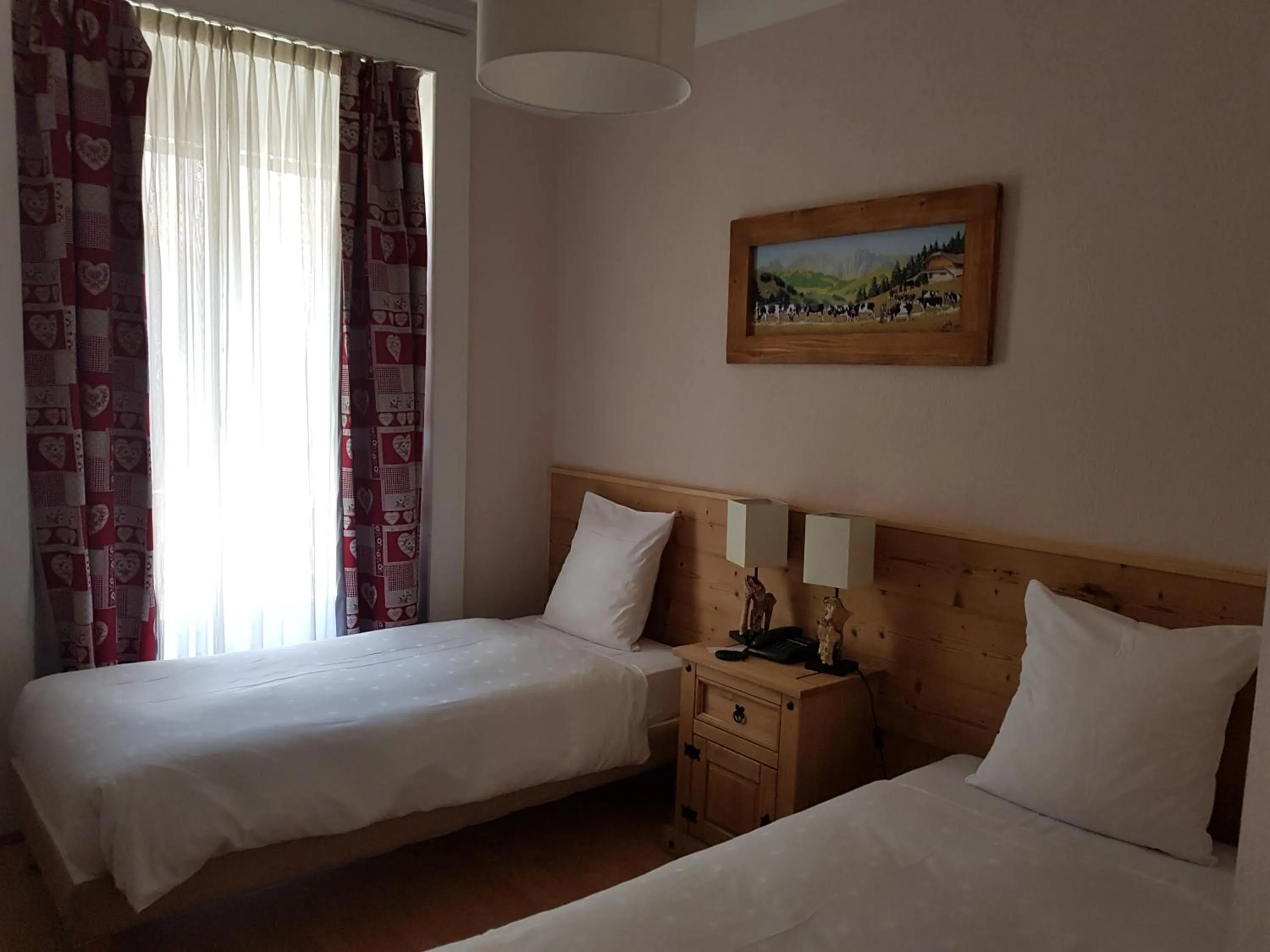 Photo of the whole room, Bed in Hotel de Geneve