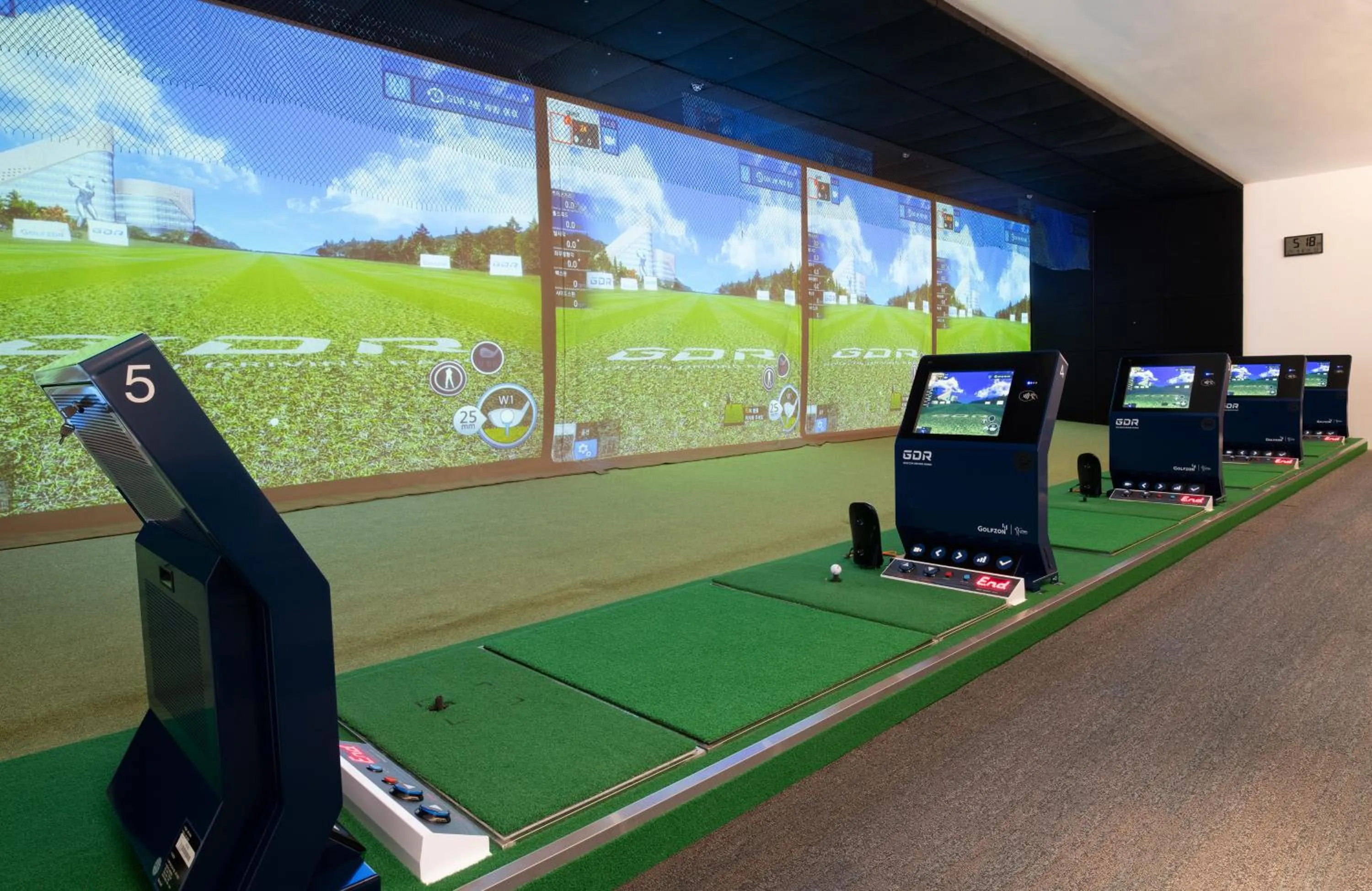 Minigolf in Mondrian Seoul Itaewon