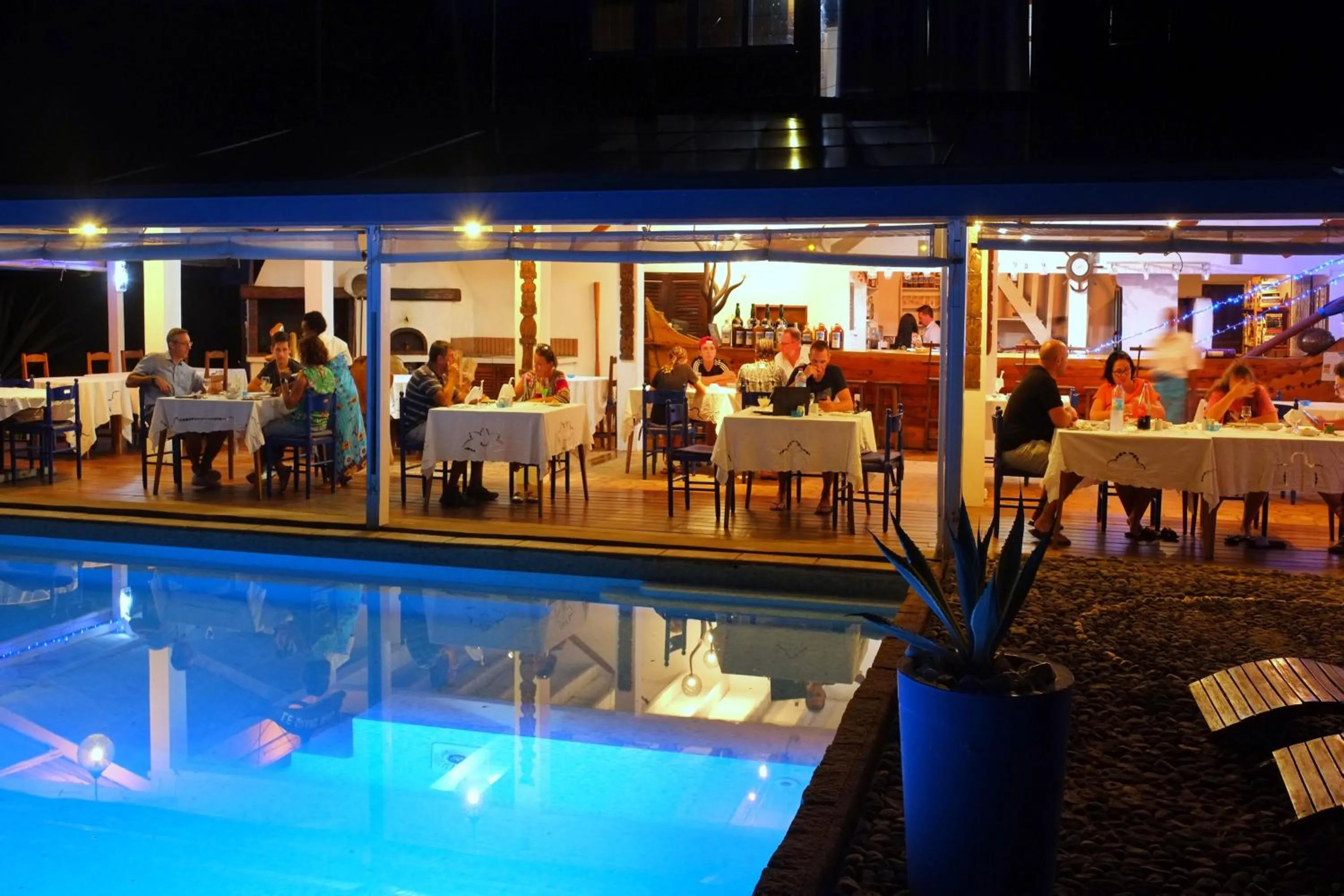 Restaurant/places to eat in Le Grand Bleu