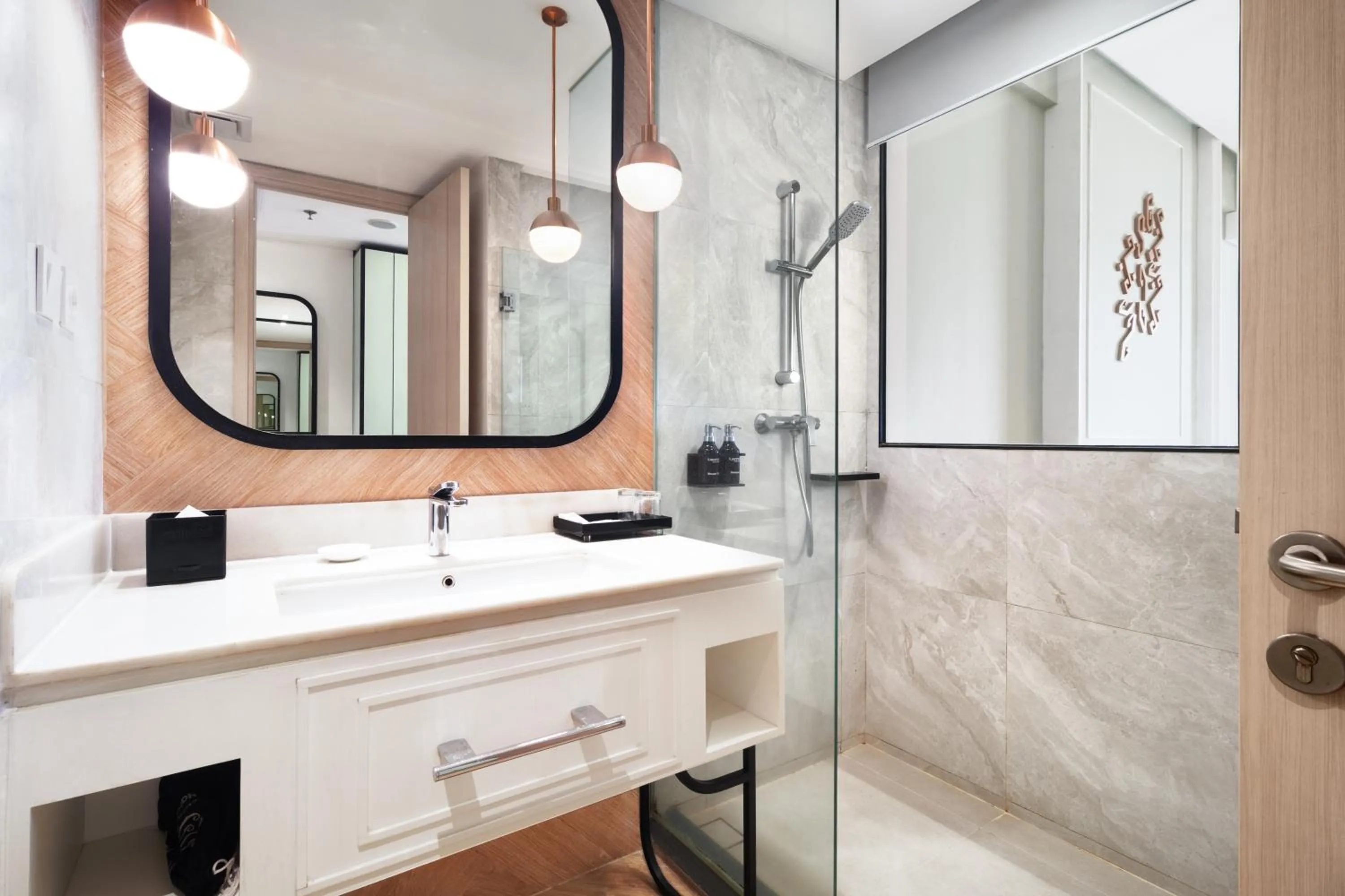 Shower in Luwansa Hotel and Convention Center Manado