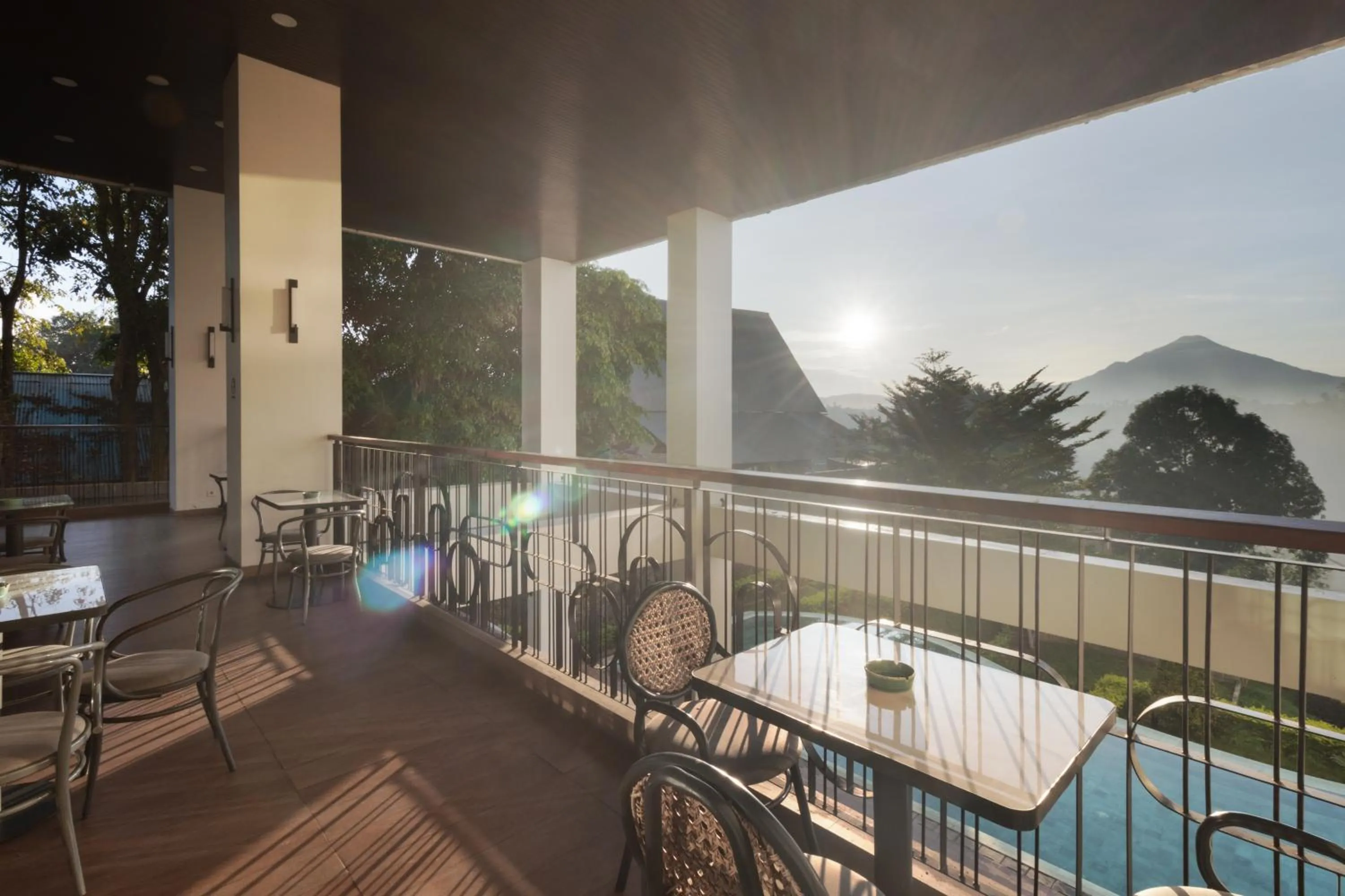 Lounge or bar in Luwansa Hotel and Convention Center Manado