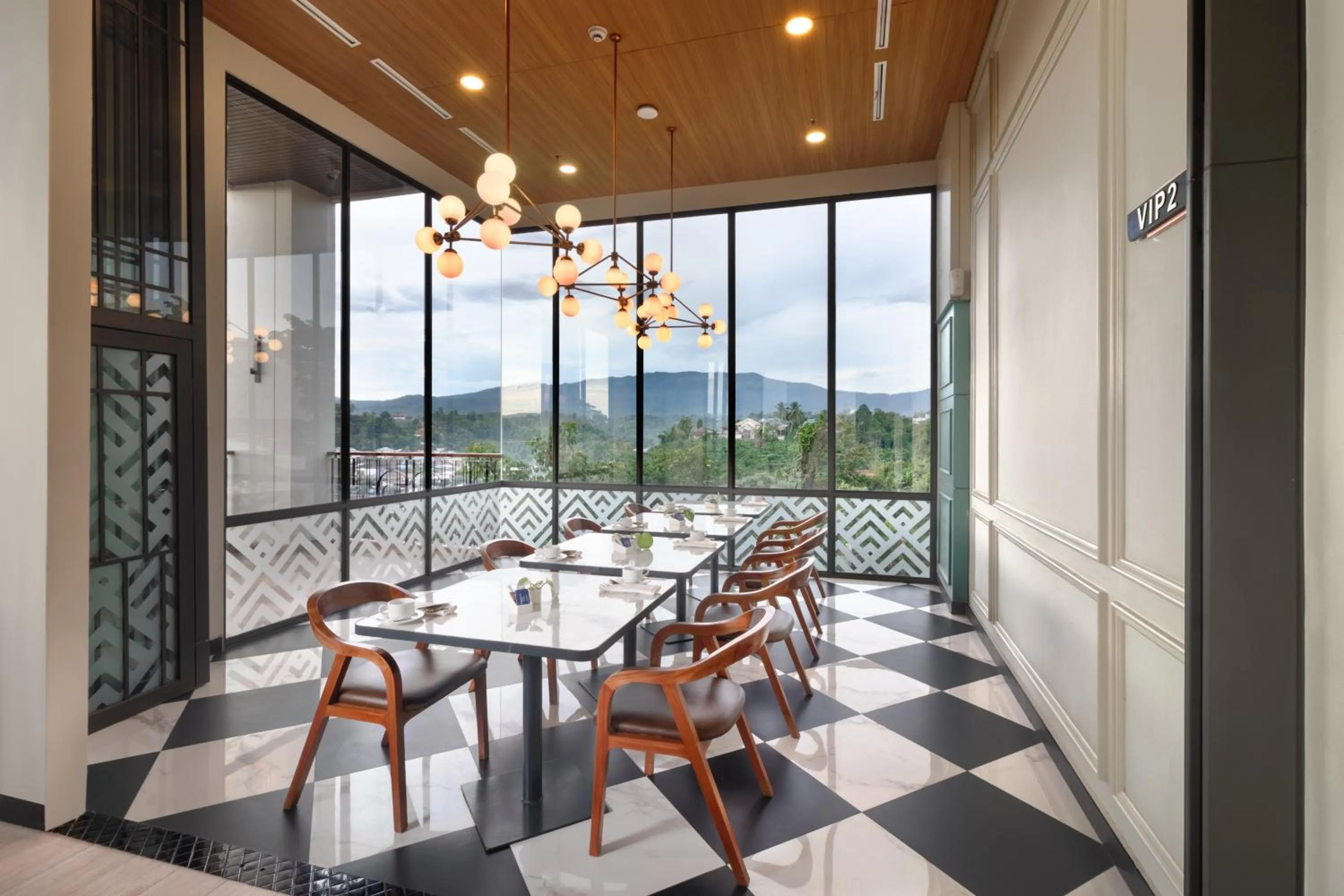 Restaurant/places to eat in Luwansa Hotel and Convention Center Manado