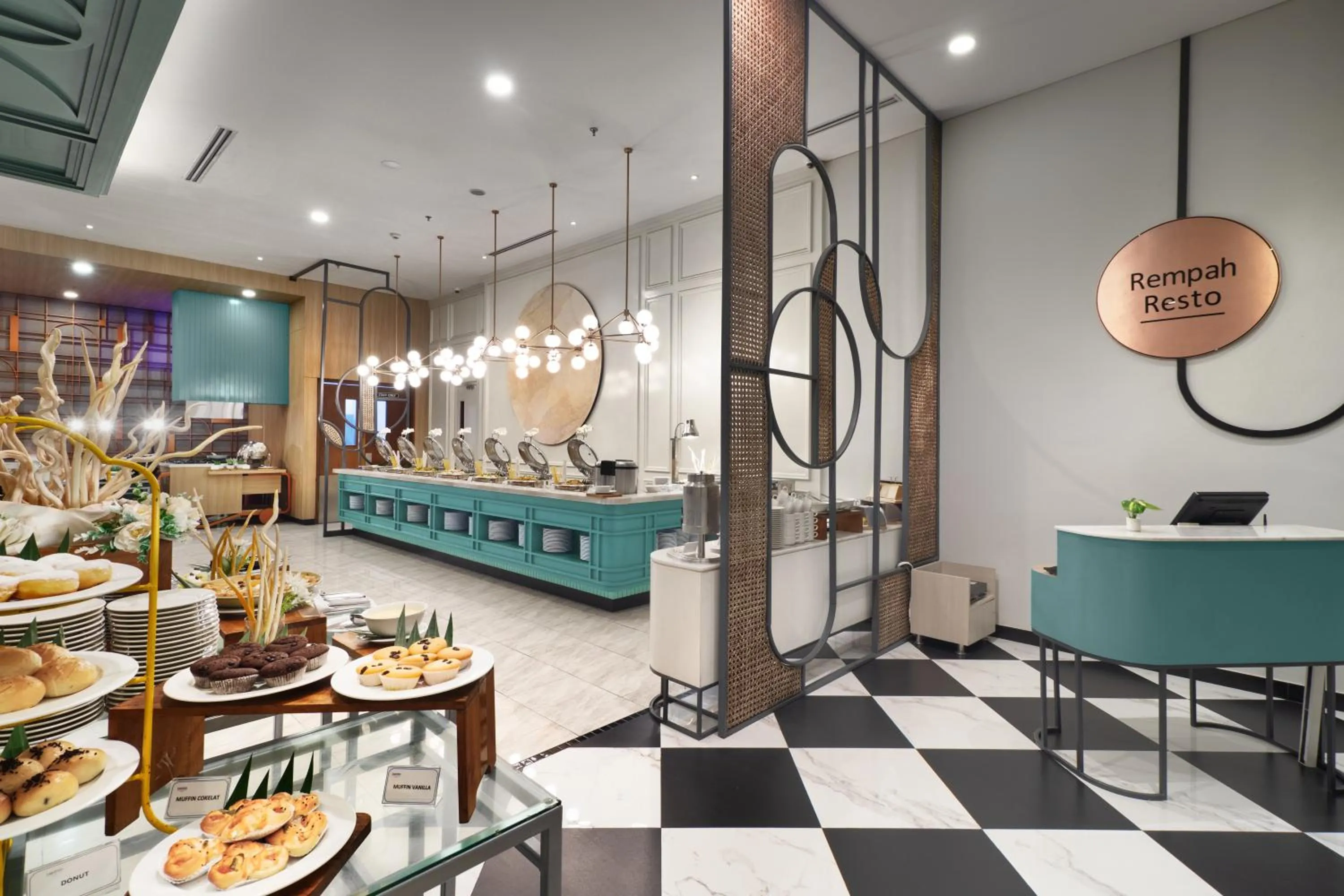 Restaurant/places to eat in Luwansa Hotel and Convention Center Manado