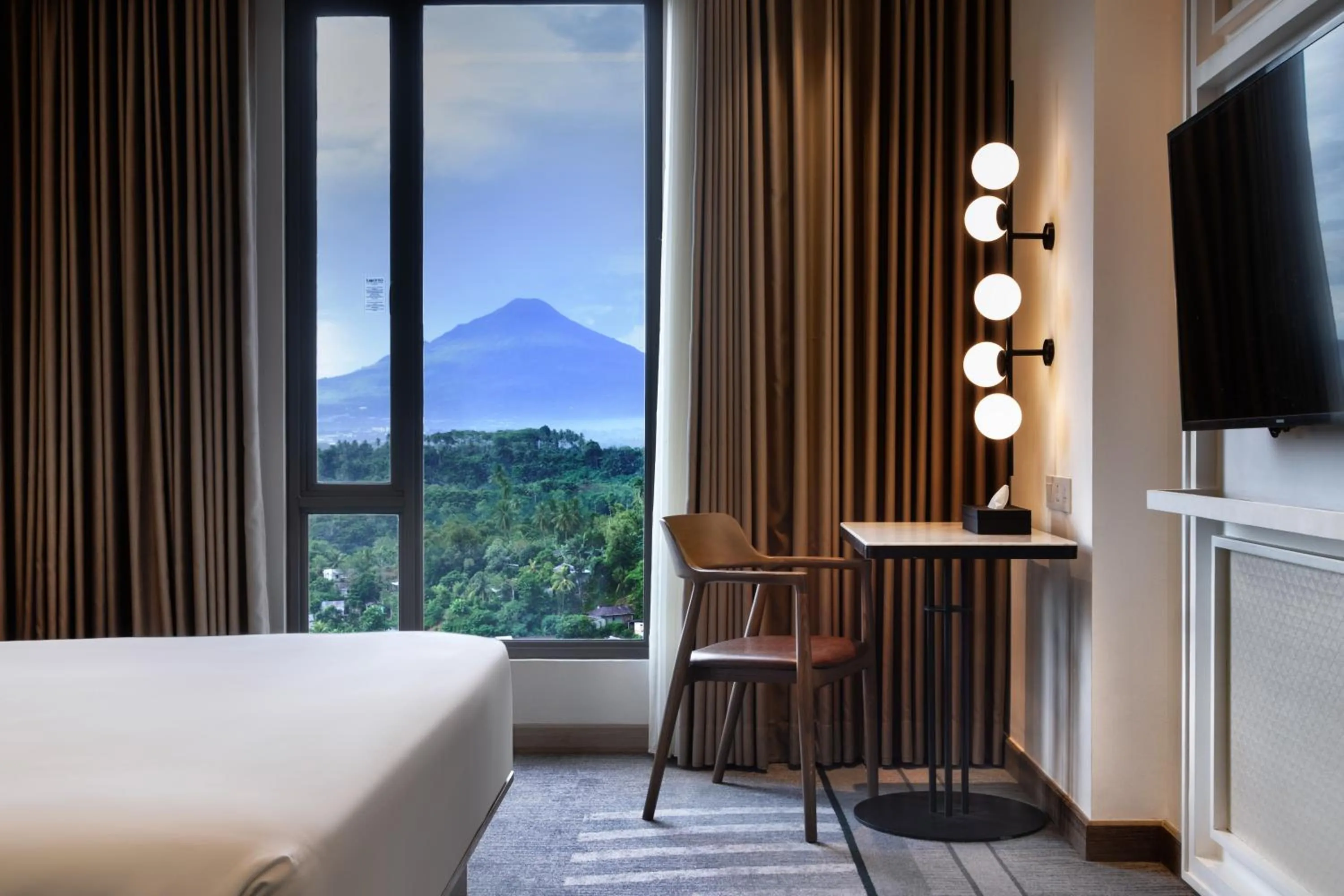 Mountain view, Bed in Luwansa Hotel and Convention Center Manado