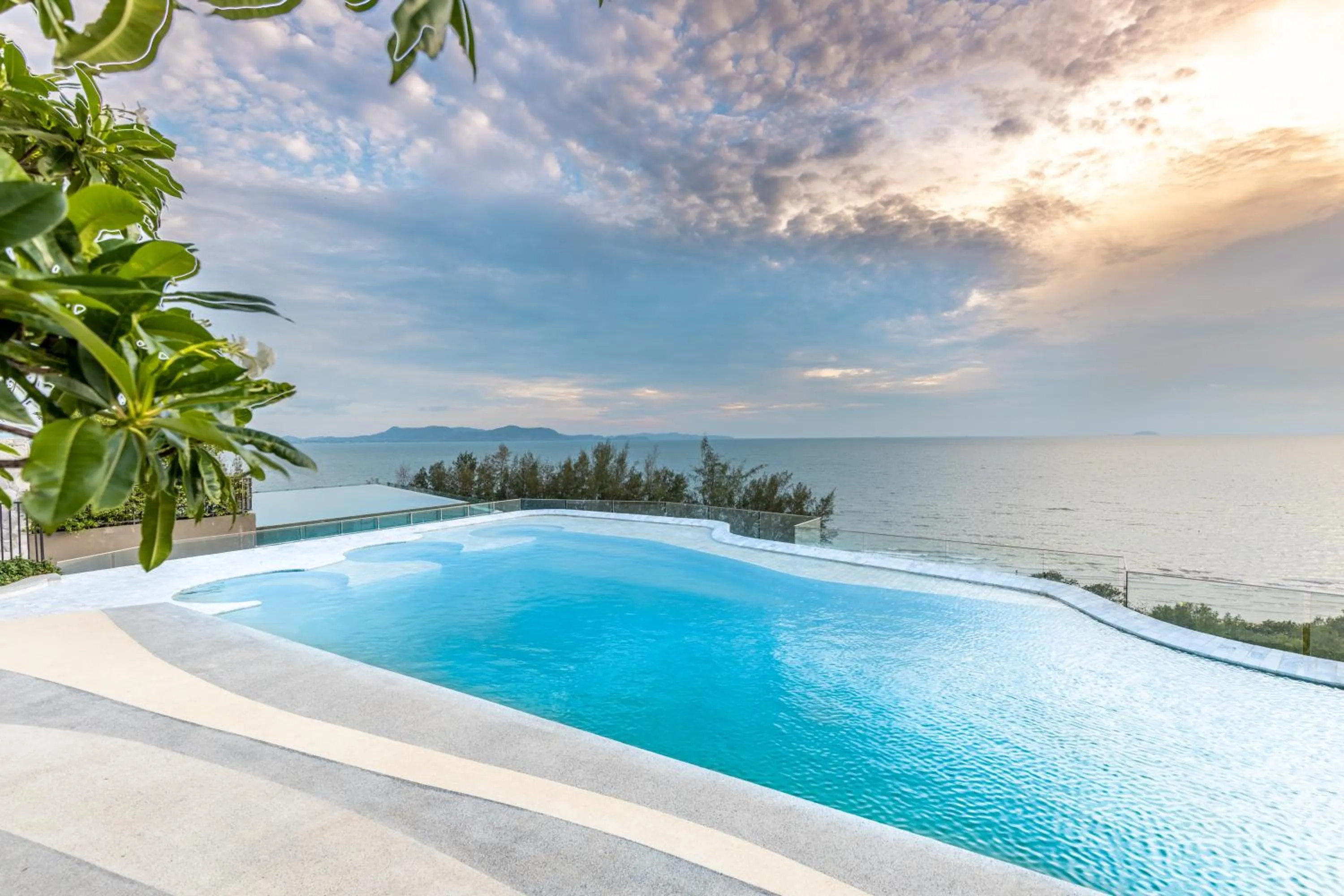 Balcony/Terrace in Bayphere Hotel Pattaya JC