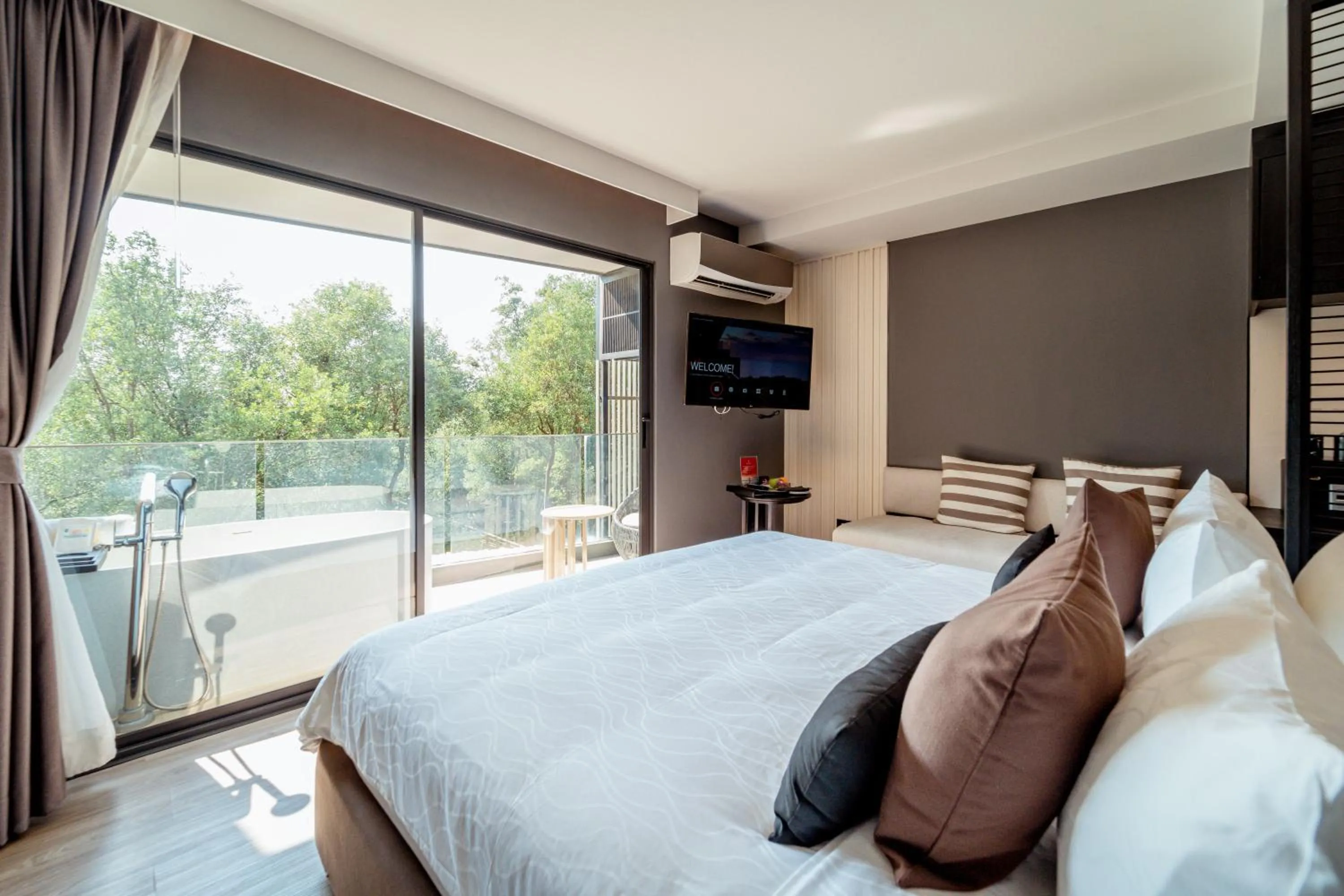 Bedroom, Bed in Bayphere Hotel Pattaya JC