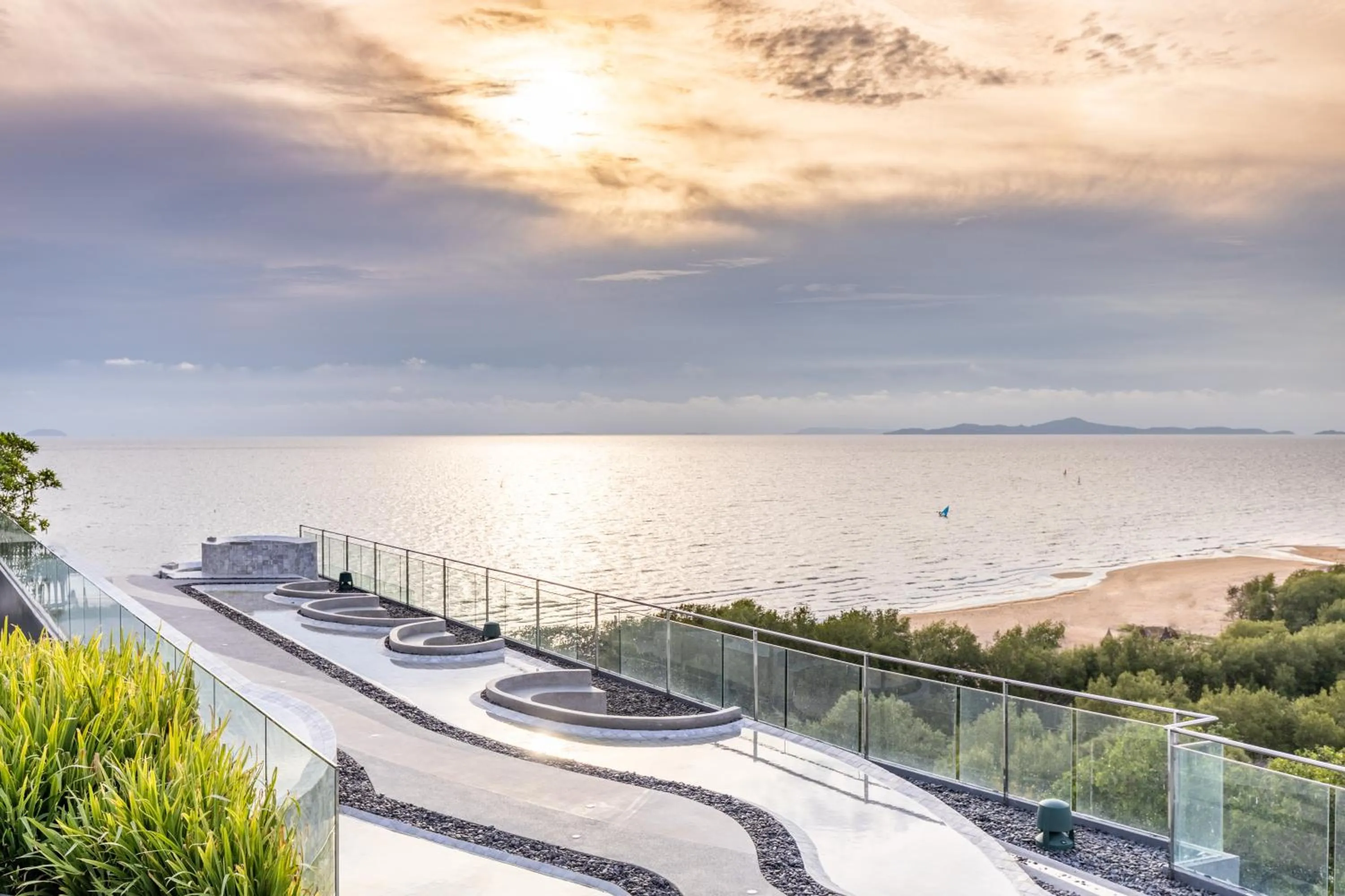 Balcony/Terrace in Bayphere Hotel Pattaya JC