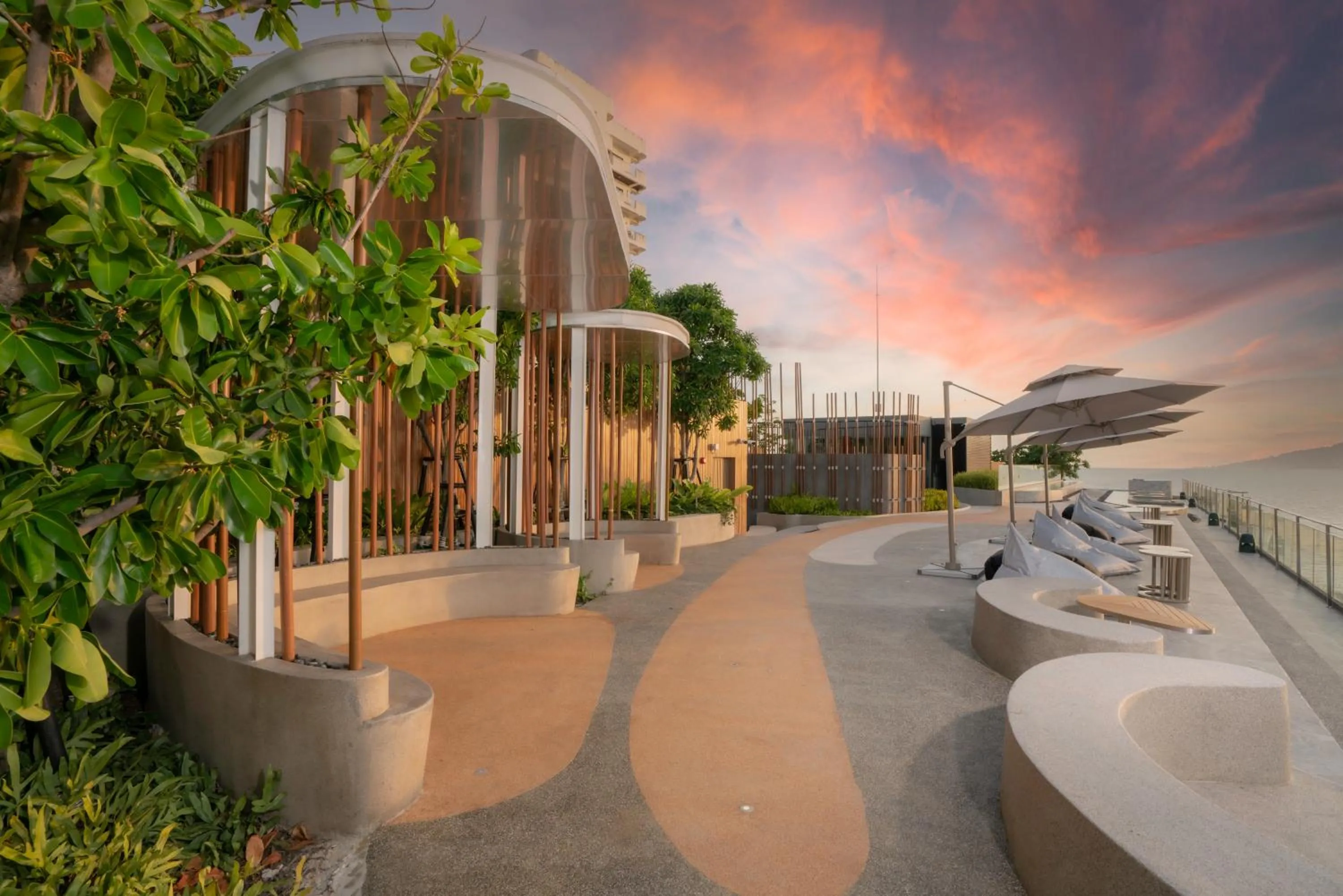 Restaurant/places to eat in Bayphere Hotel Pattaya JC