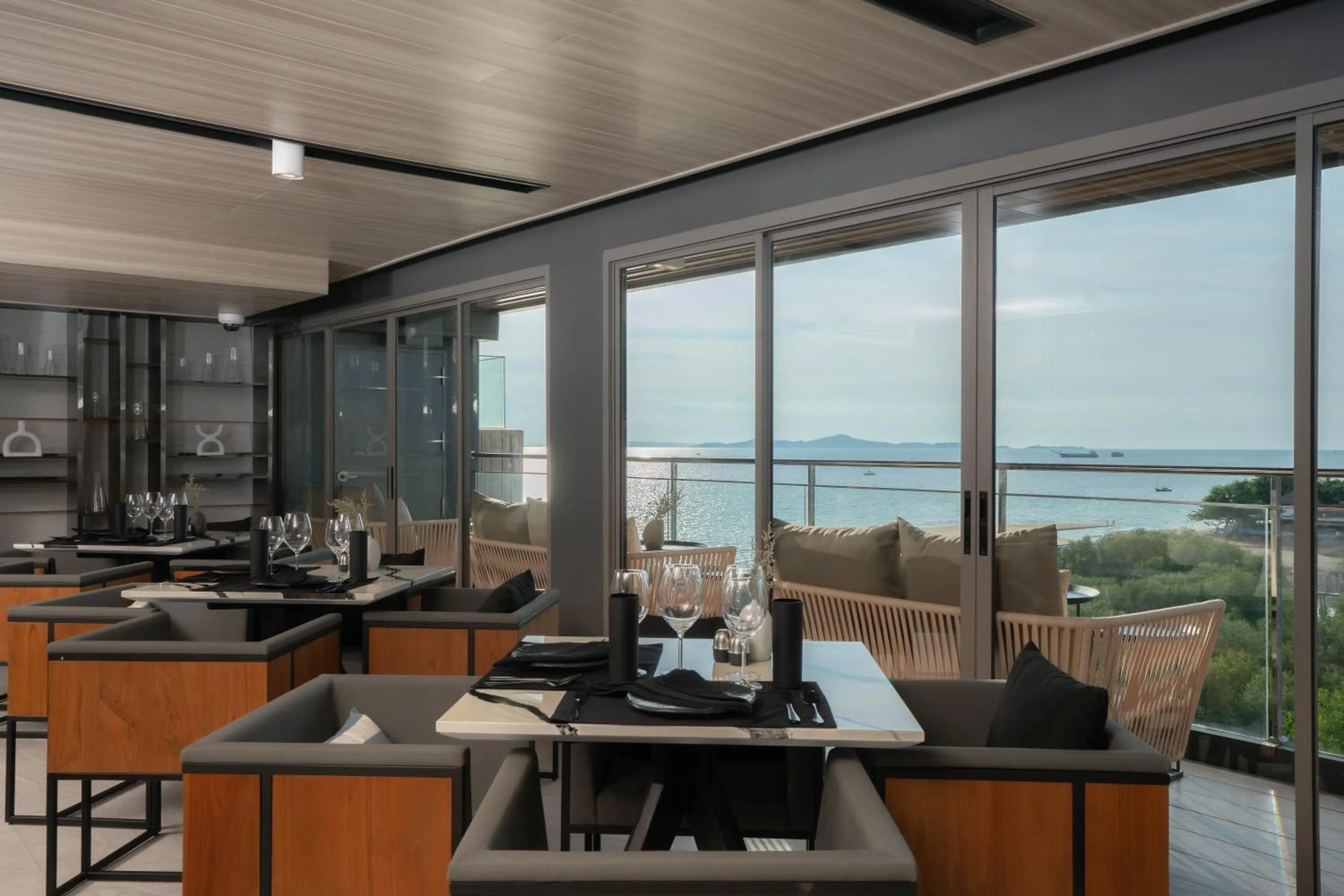 Restaurant/places to eat in Bayphere Hotel Pattaya JC